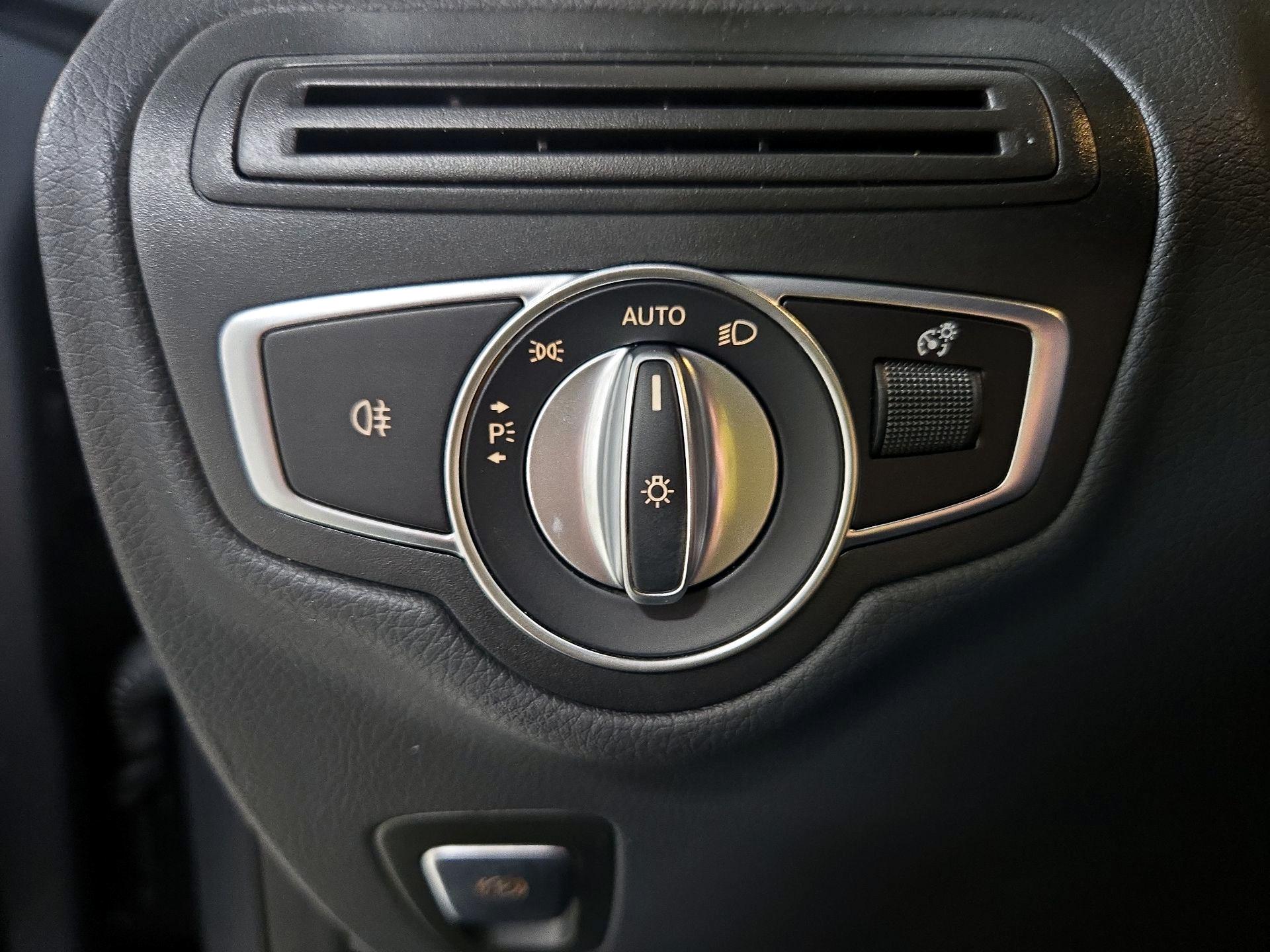 Thumbnail: 2022 Mercedes-Benz GLC - 13