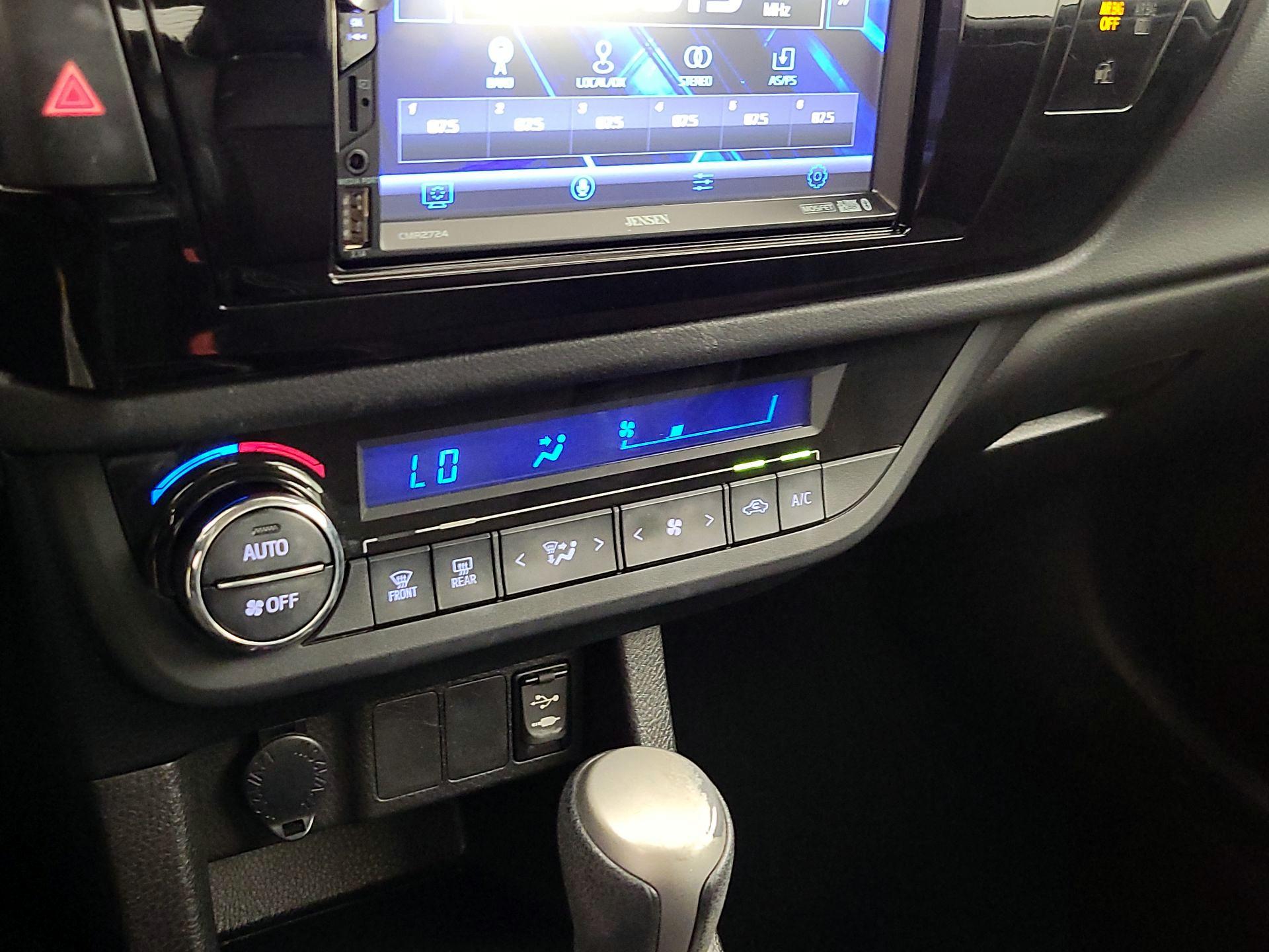 Thumbnail: 2016 Toyota Corolla - 16