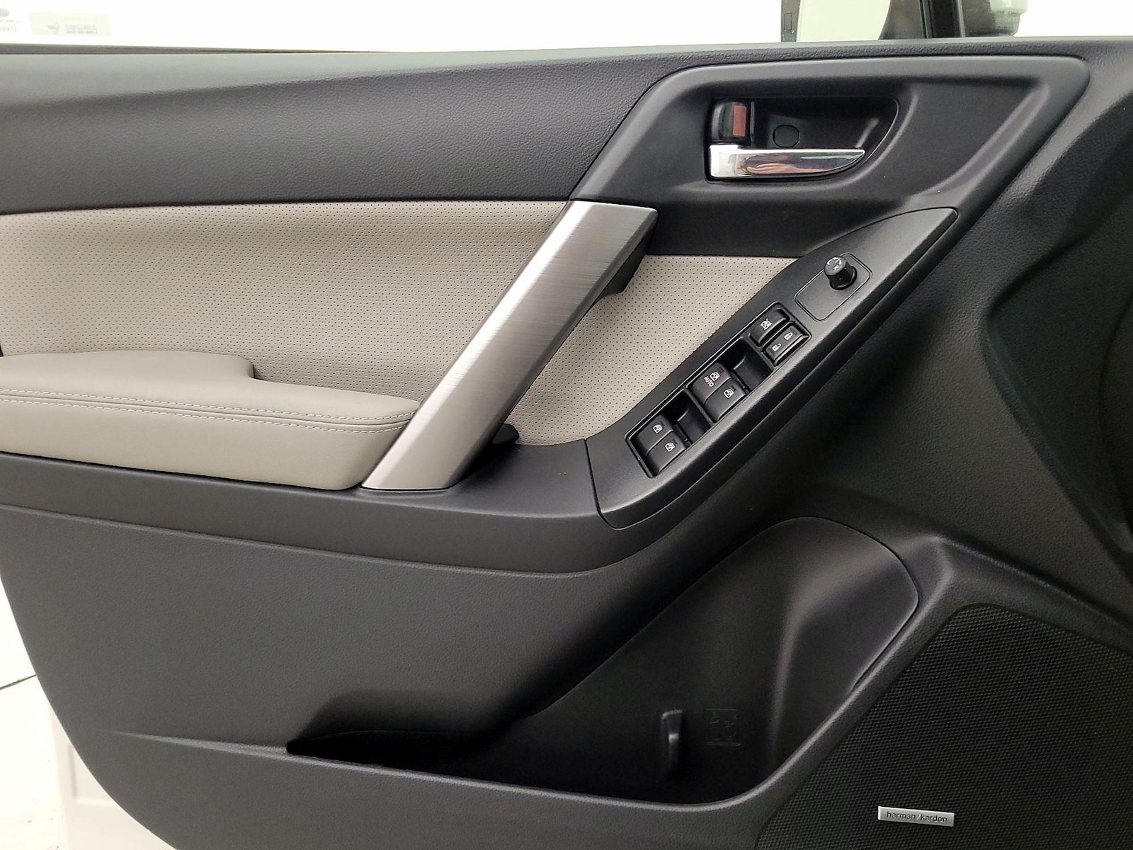 2016 Subaru Forester i Touring - Photo 13