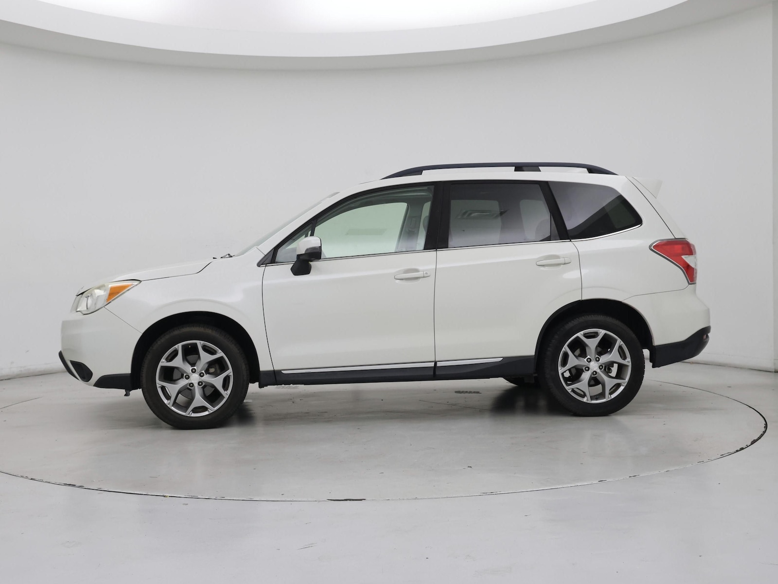 2016 Subaru Forester i Touring - Photo 4