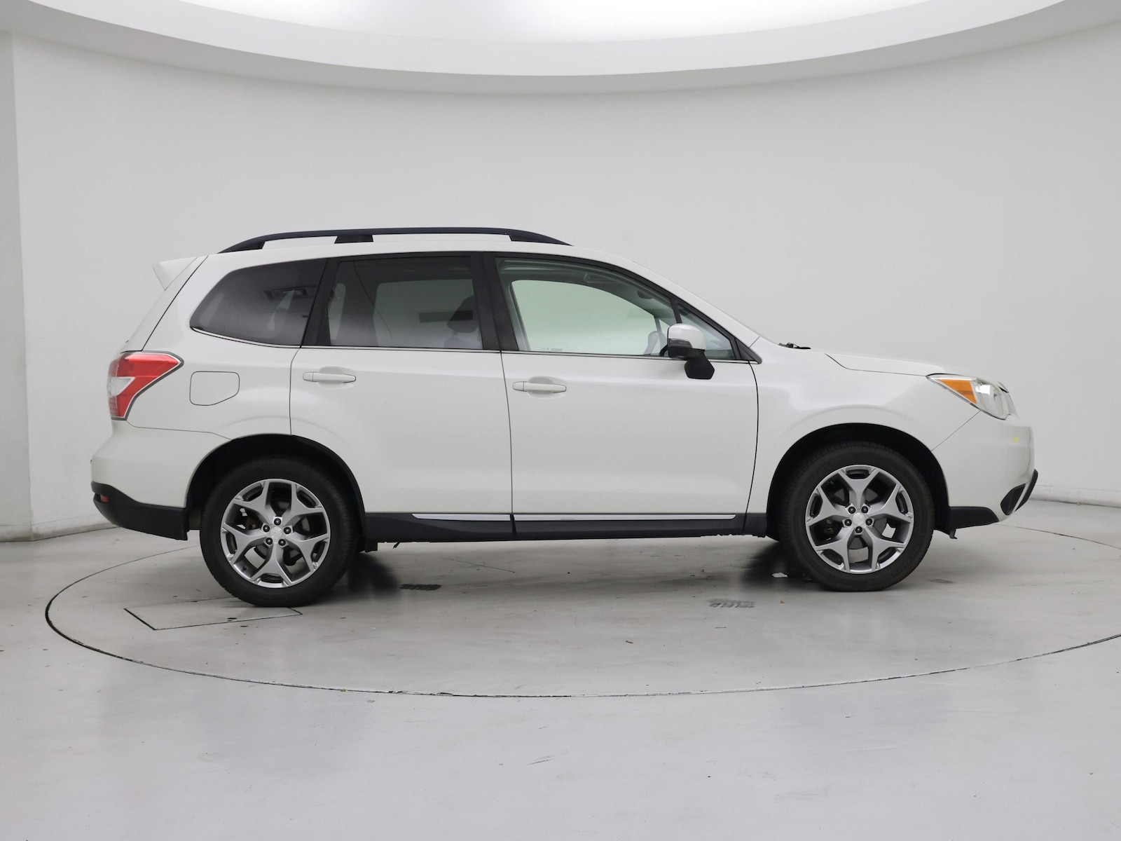 2016 Subaru Forester i Touring - Photo 8