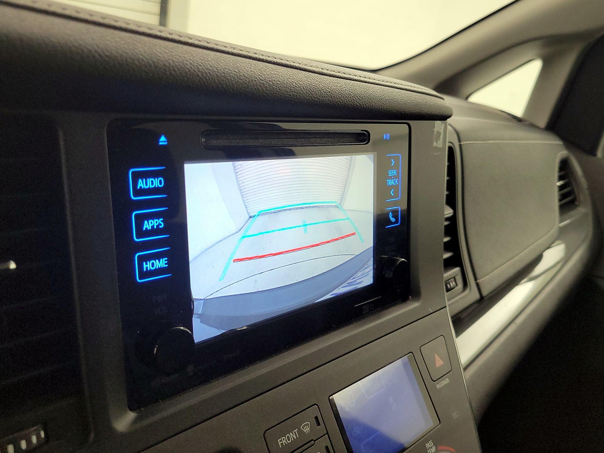 Thumbnail: 2017 Toyota Sienna - 15