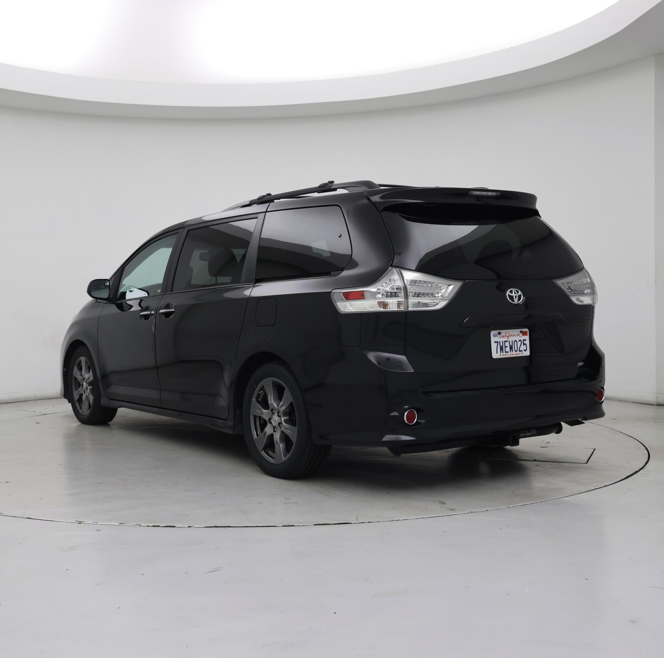 Thumbnail: 2017 Toyota Sienna - 2