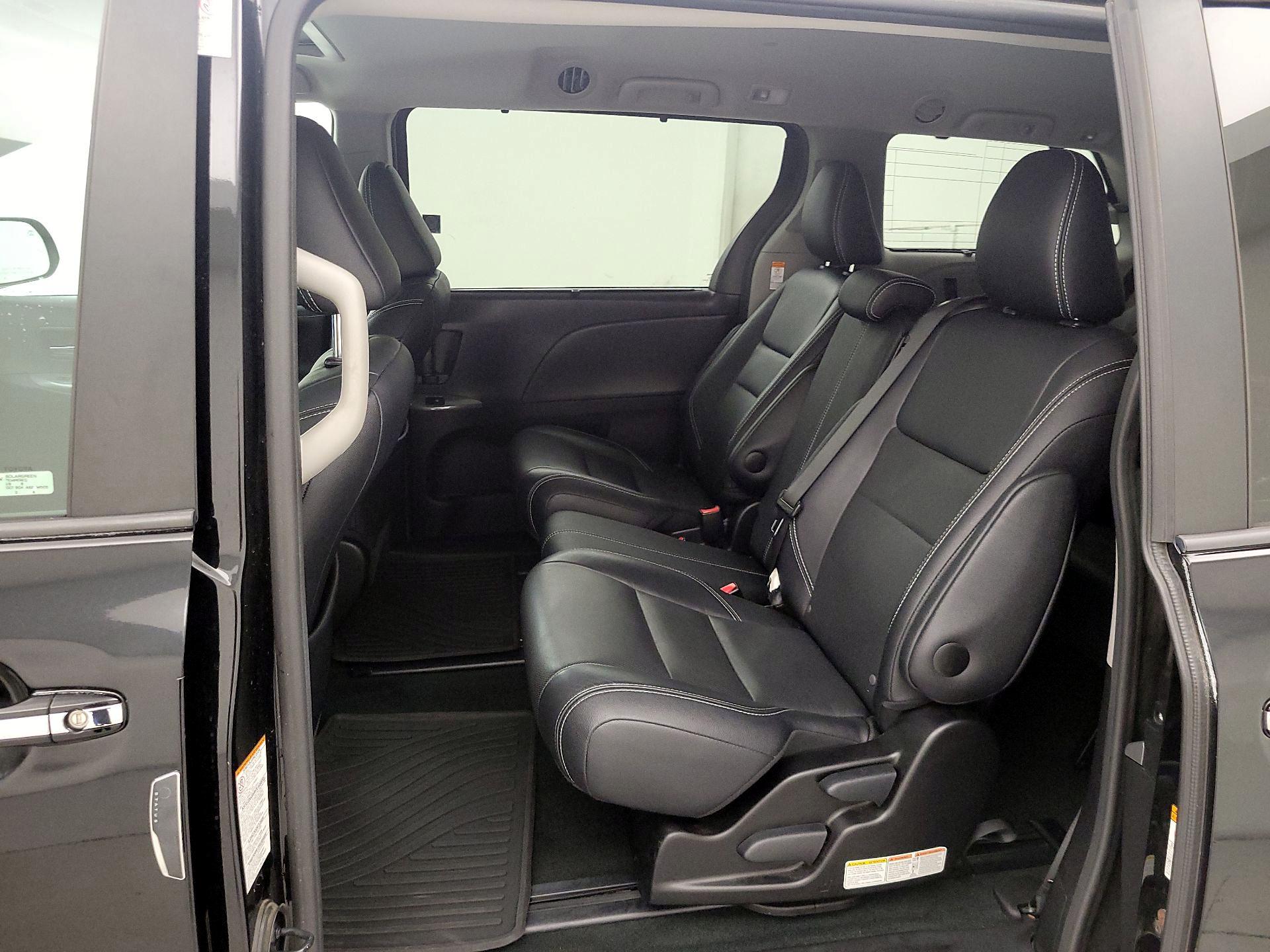 Thumbnail: 2017 Toyota Sienna - 20