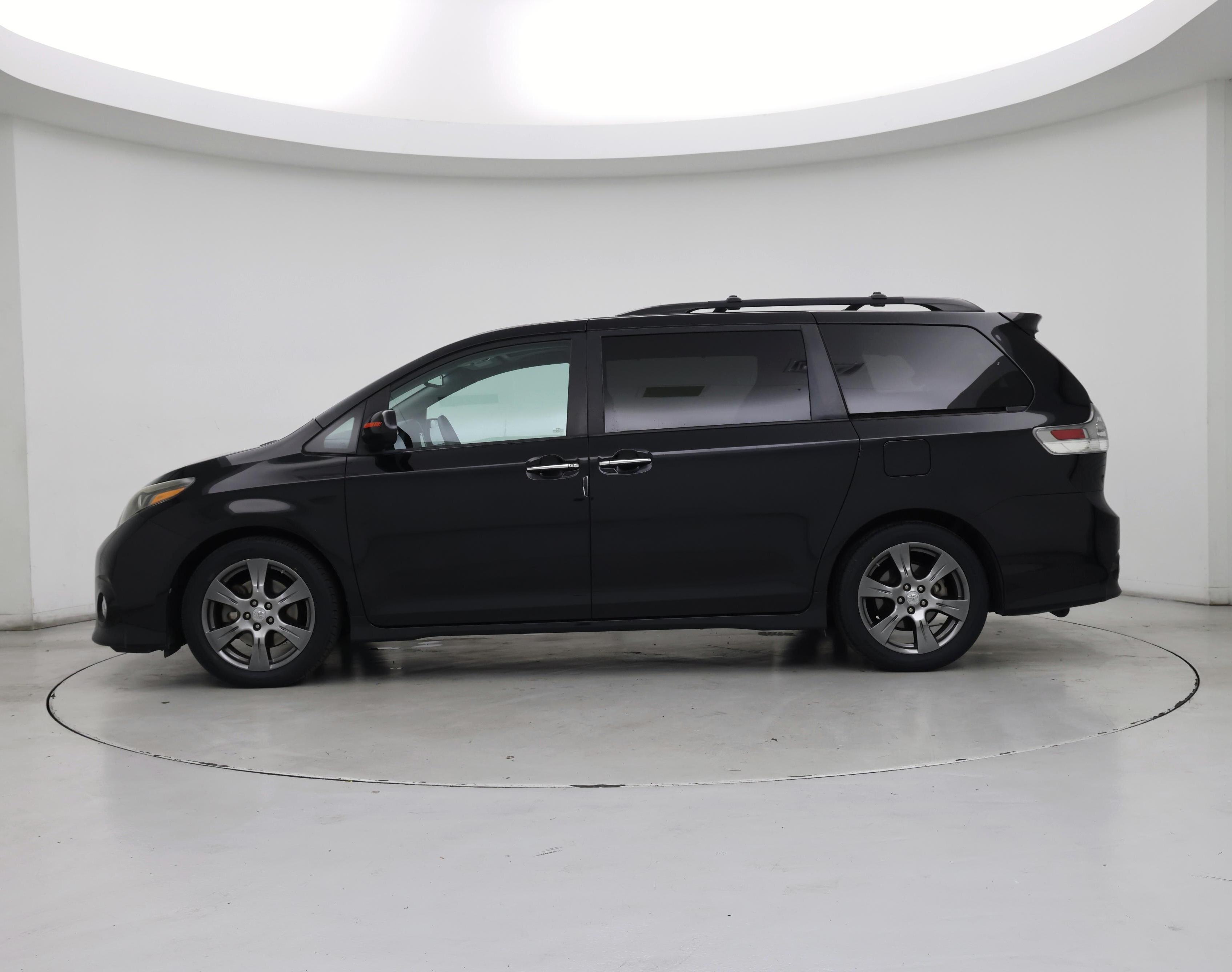 Thumbnail: 2017 Toyota Sienna - 3