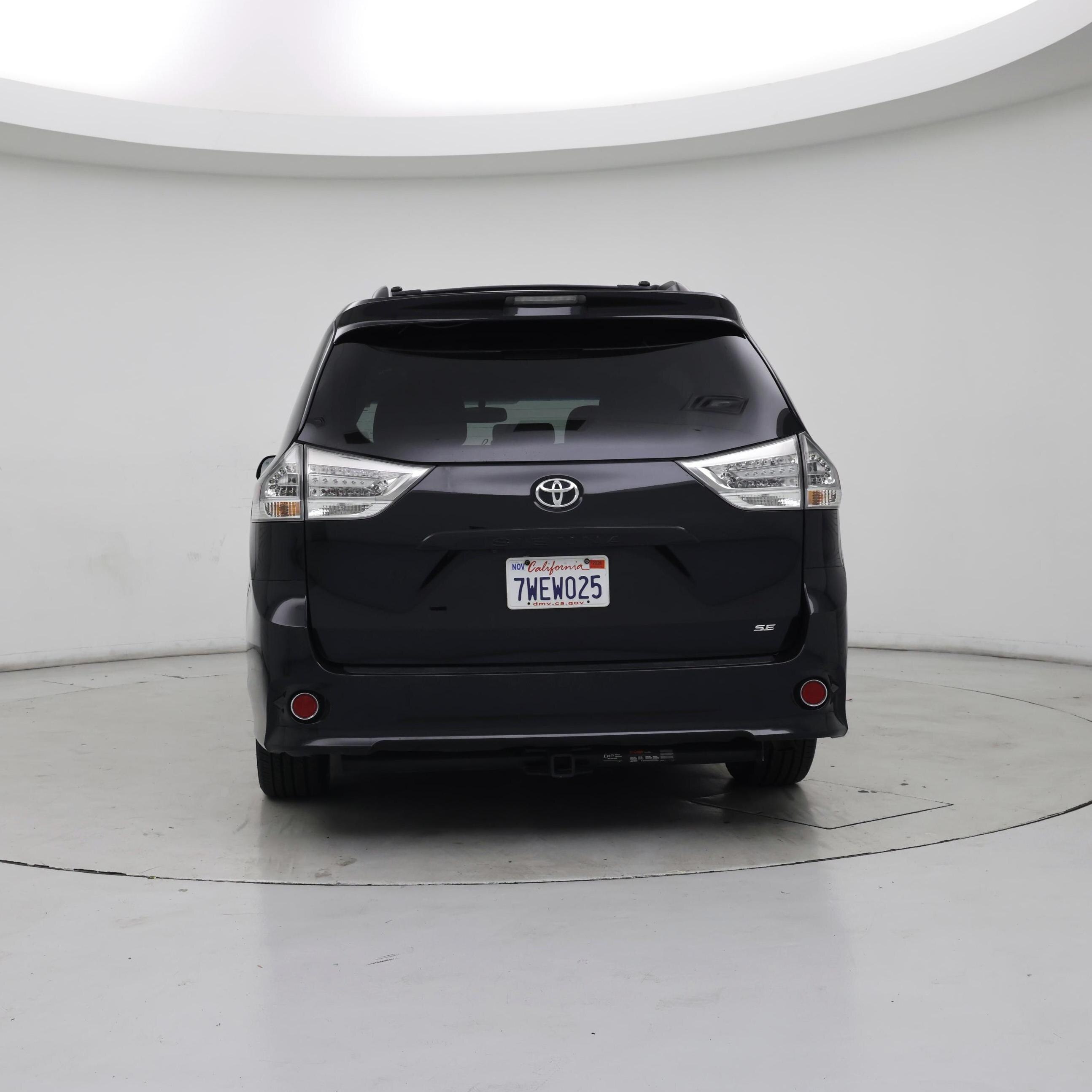 Thumbnail: 2017 Toyota Sienna - 6