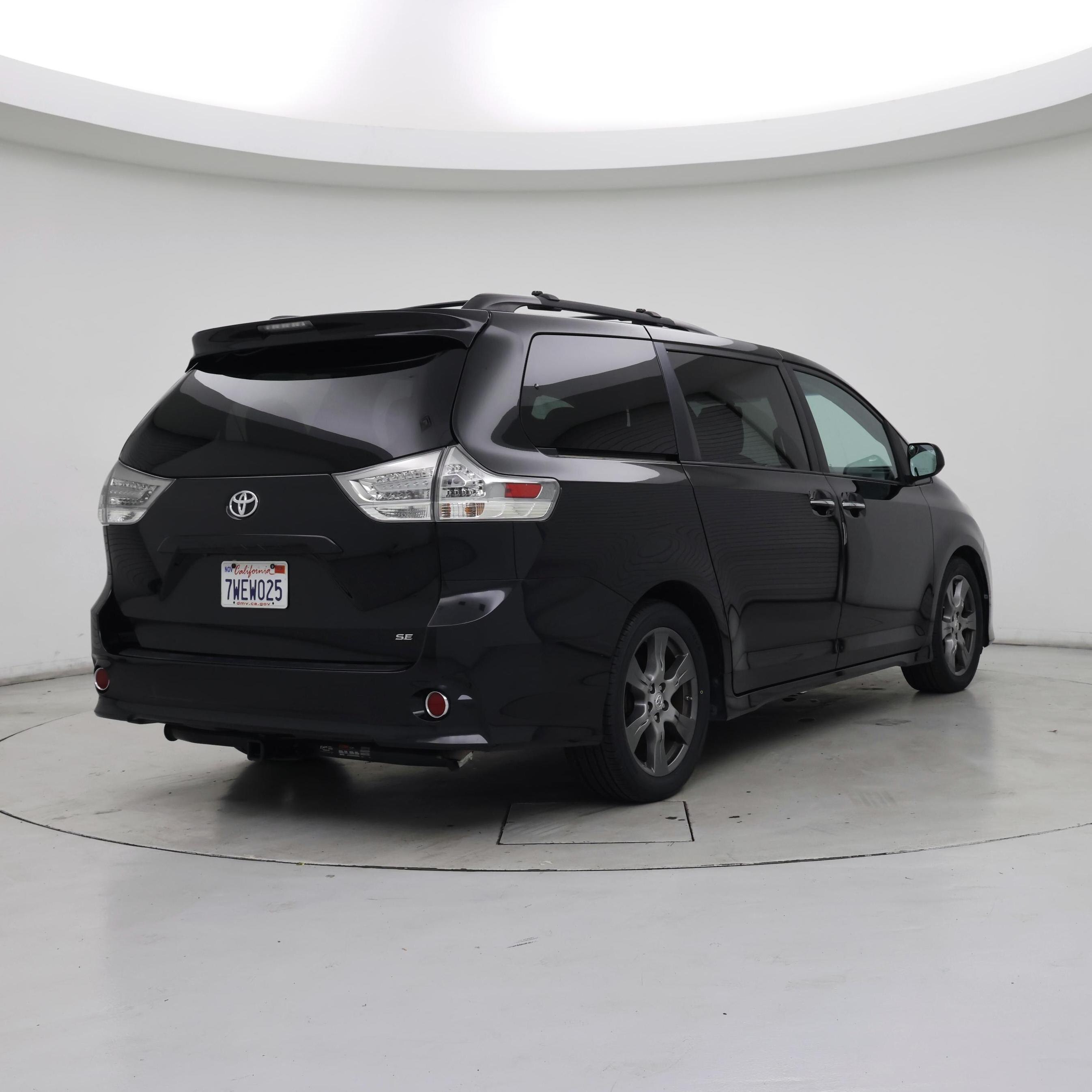 Thumbnail: 2017 Toyota Sienna - 8