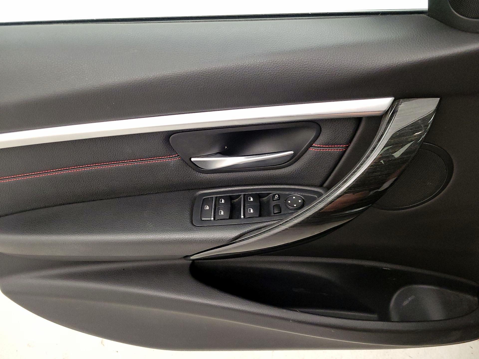 Thumbnail: 2018 BMW 3 Series - 12