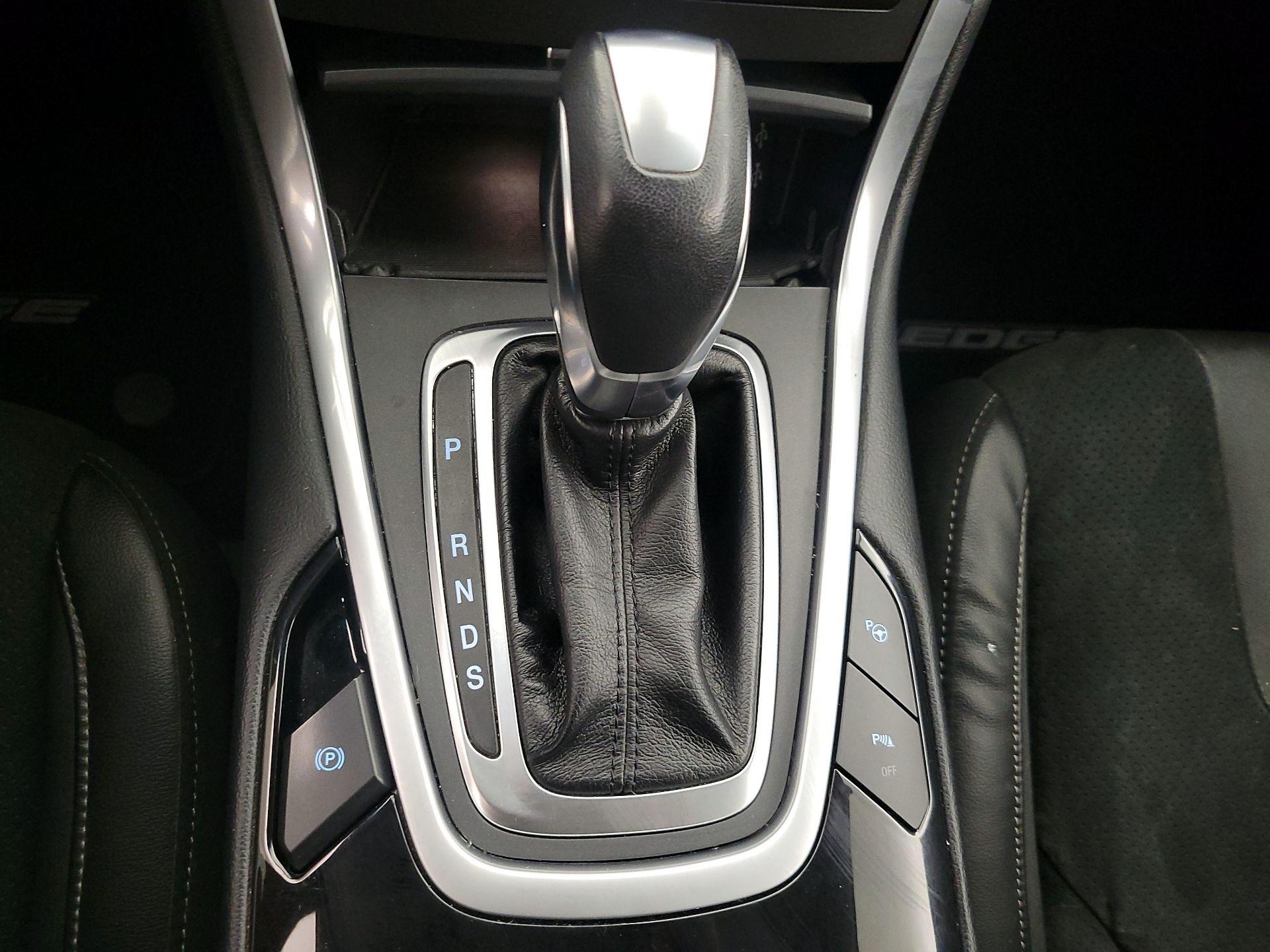 Thumbnail: 2018 Ford Edge - 18