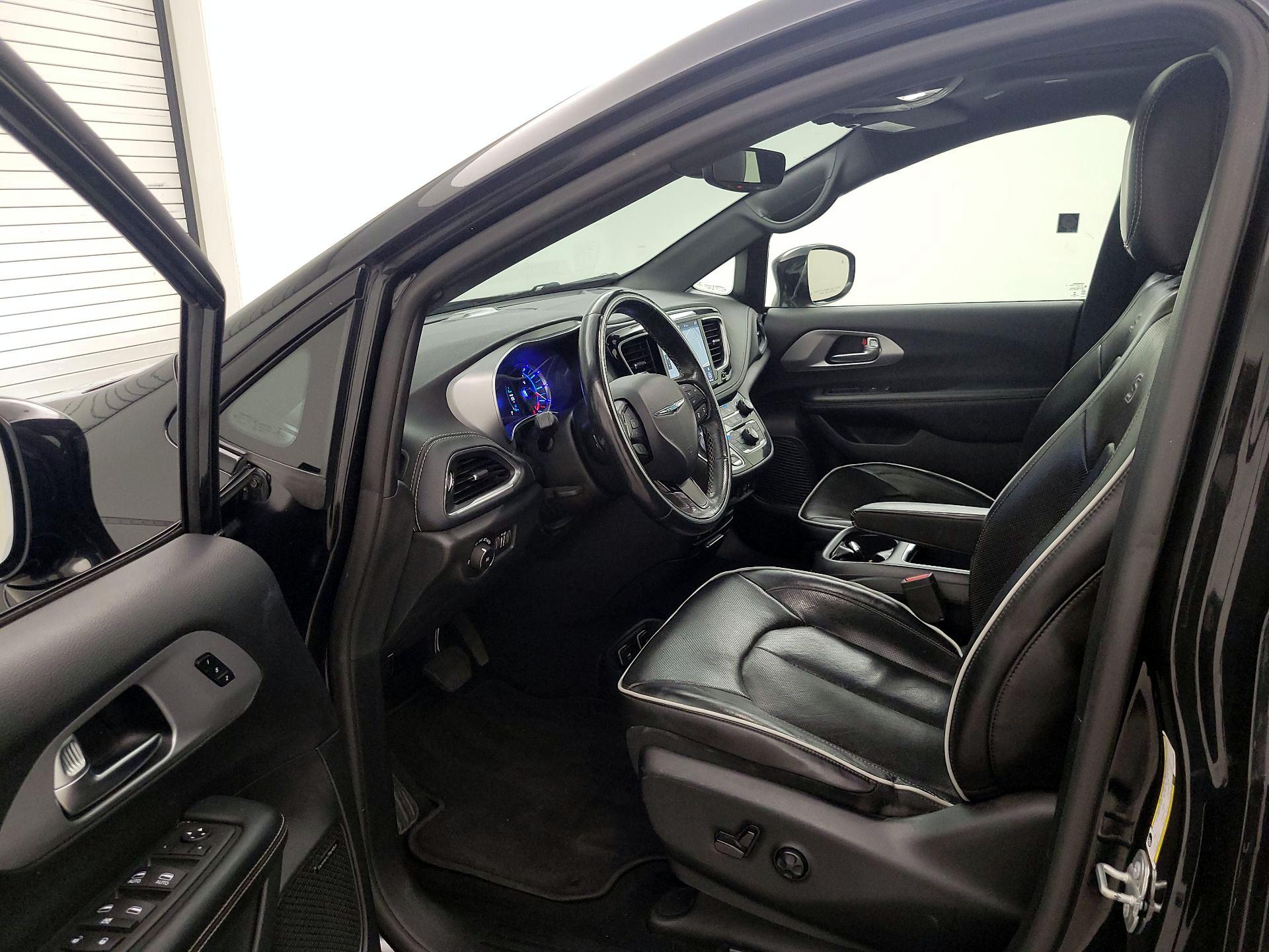 Thumbnail: 2019 Chrysler Pacifica - 11