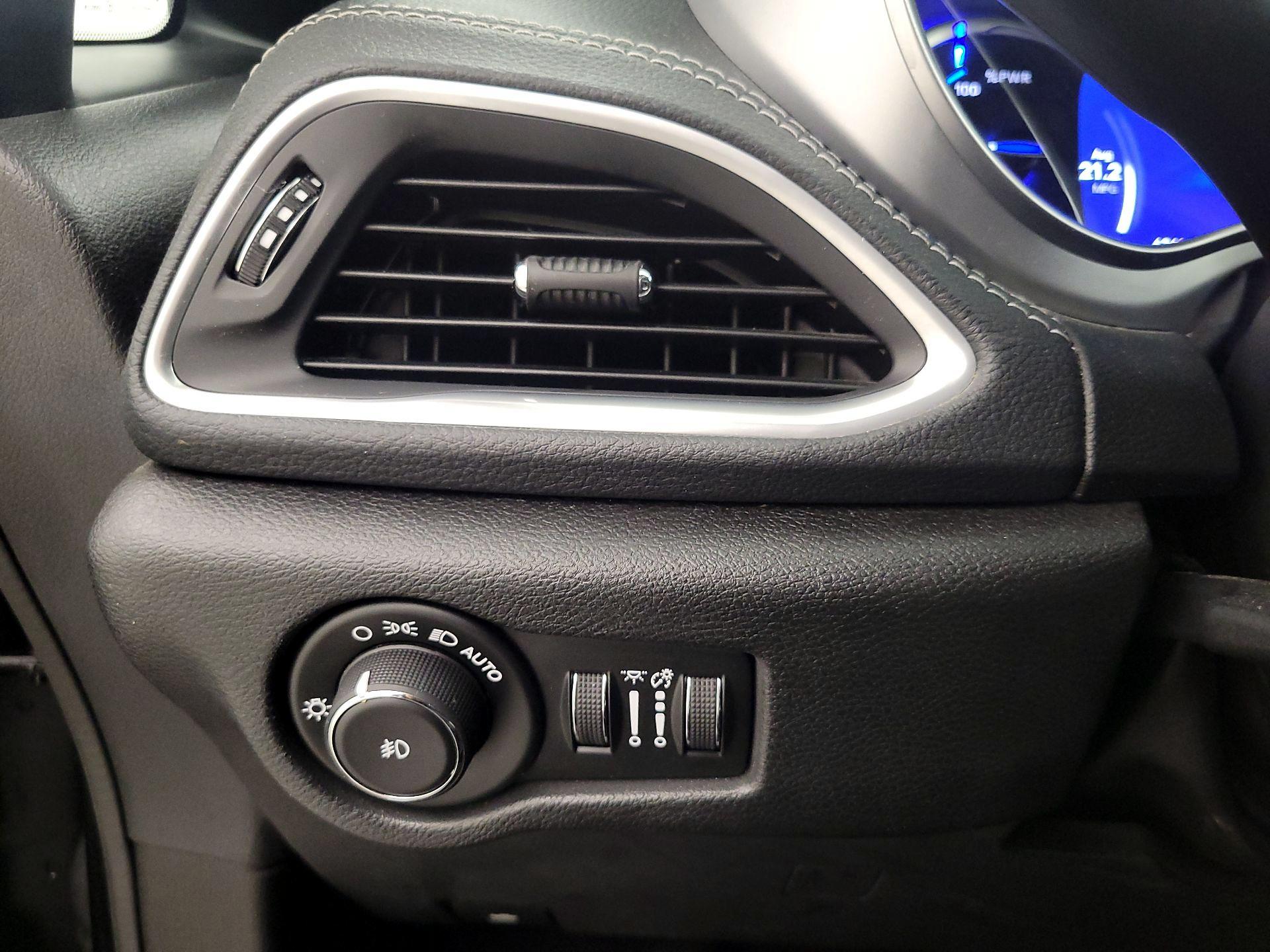 Thumbnail: 2019 Chrysler Pacifica - 13
