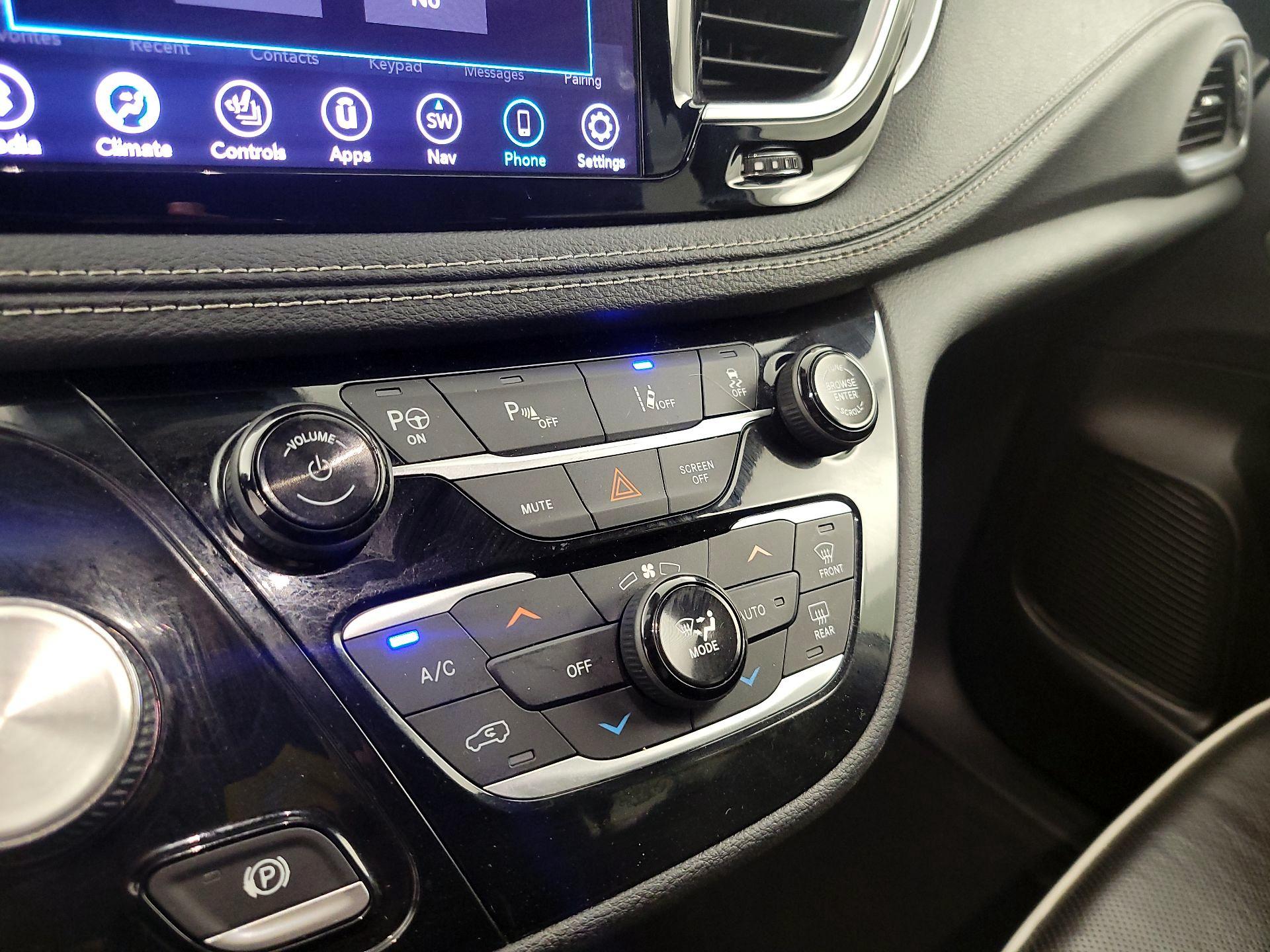Thumbnail: 2019 Chrysler Pacifica - 17