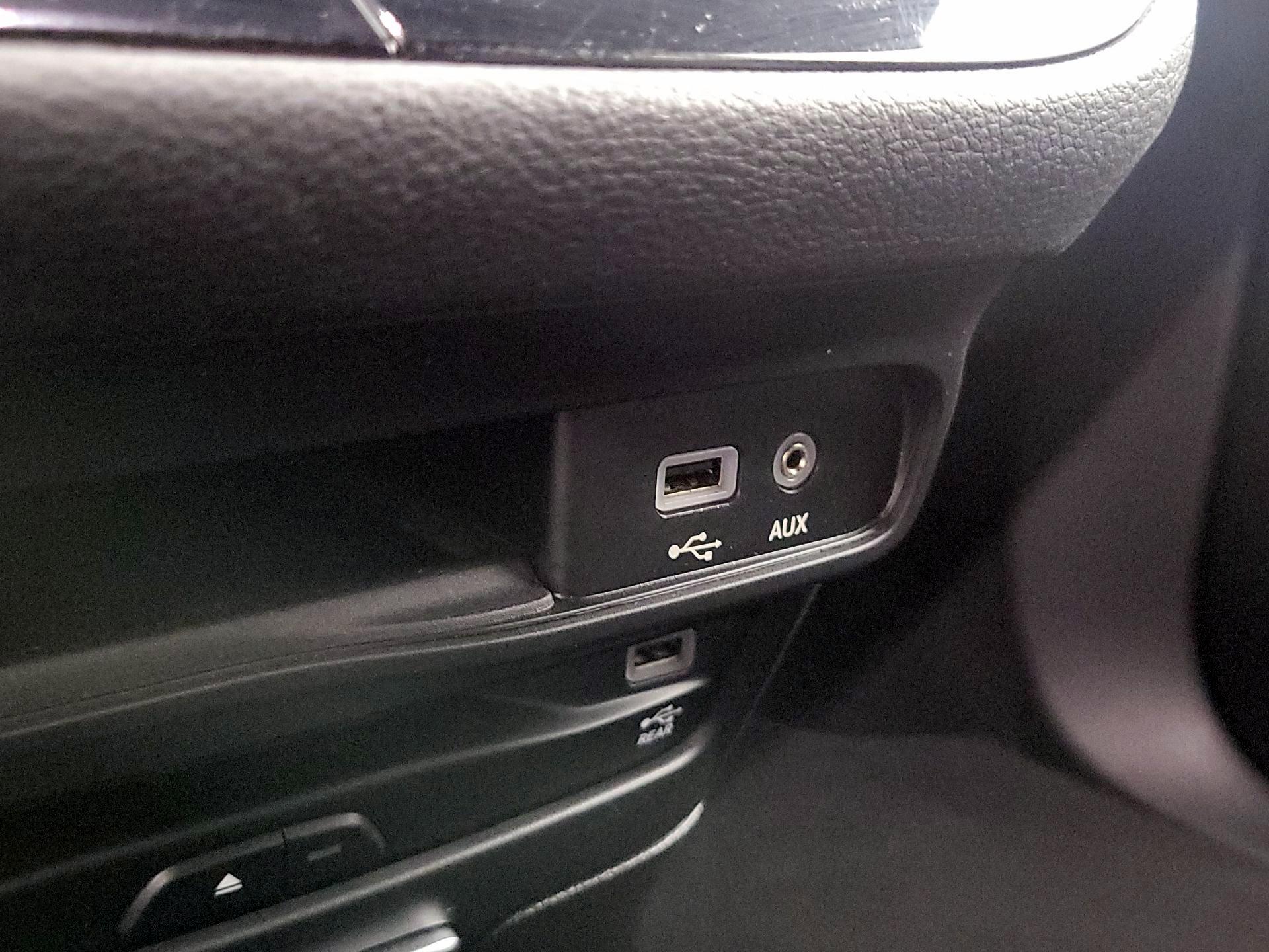 Thumbnail: 2019 Chrysler Pacifica - 19