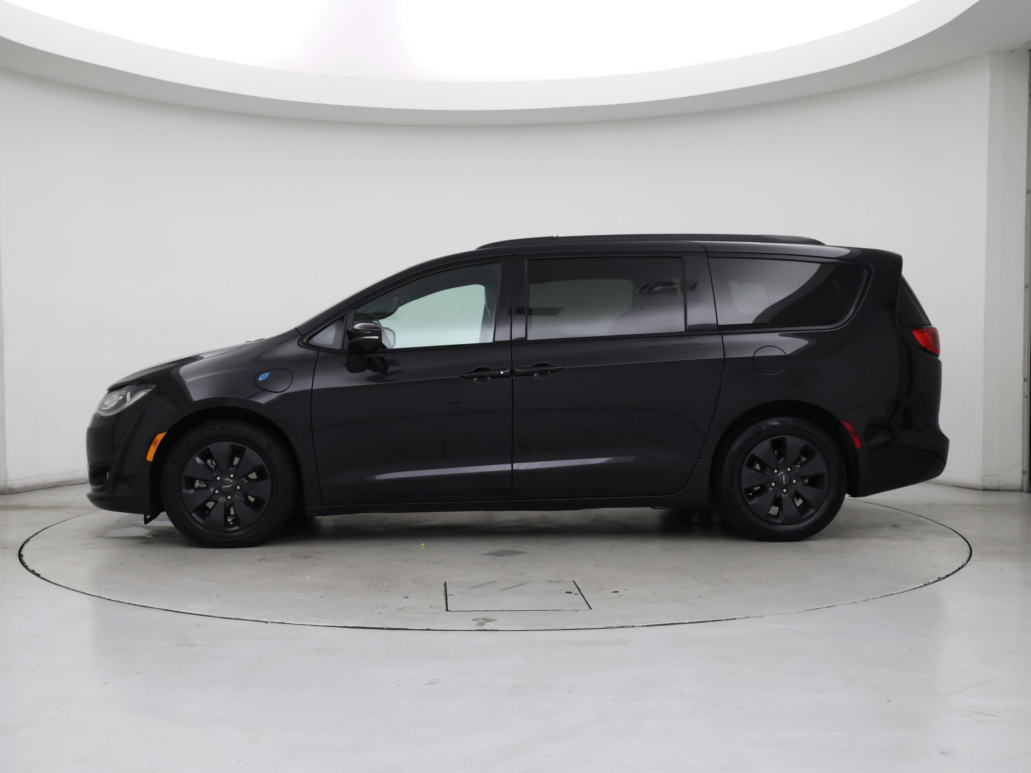 Thumbnail: 2019 Chrysler Pacifica - 3