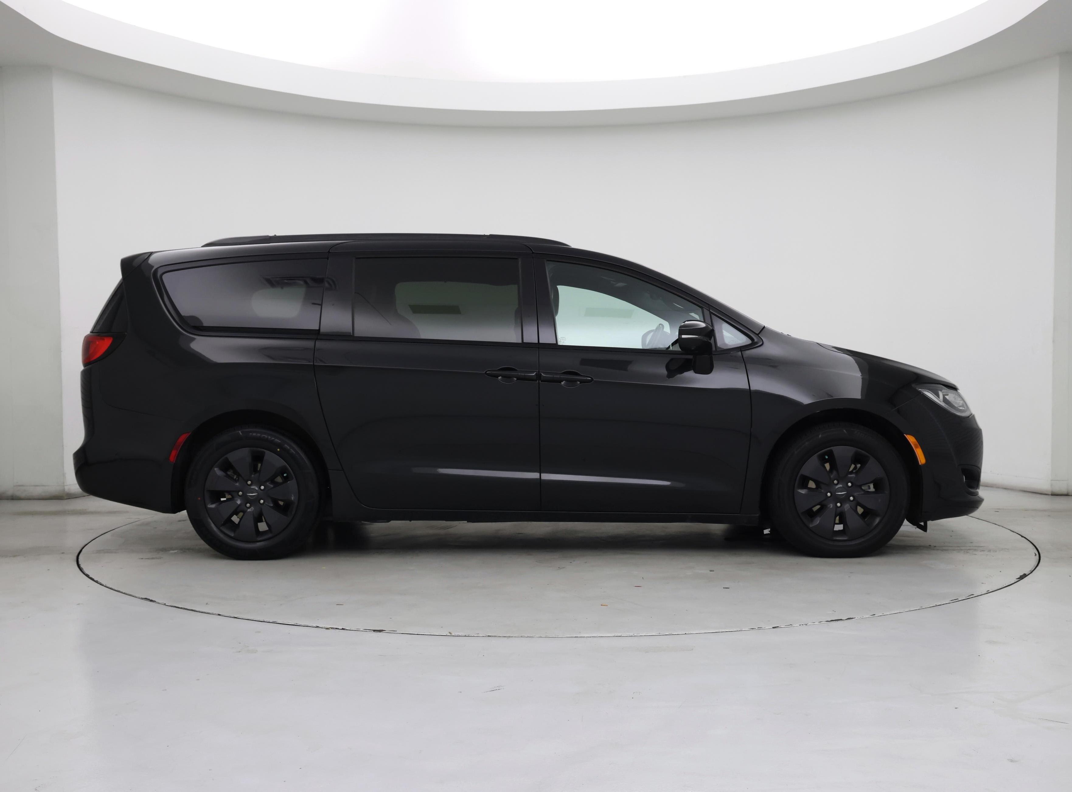 Thumbnail: 2019 Chrysler Pacifica - 7
