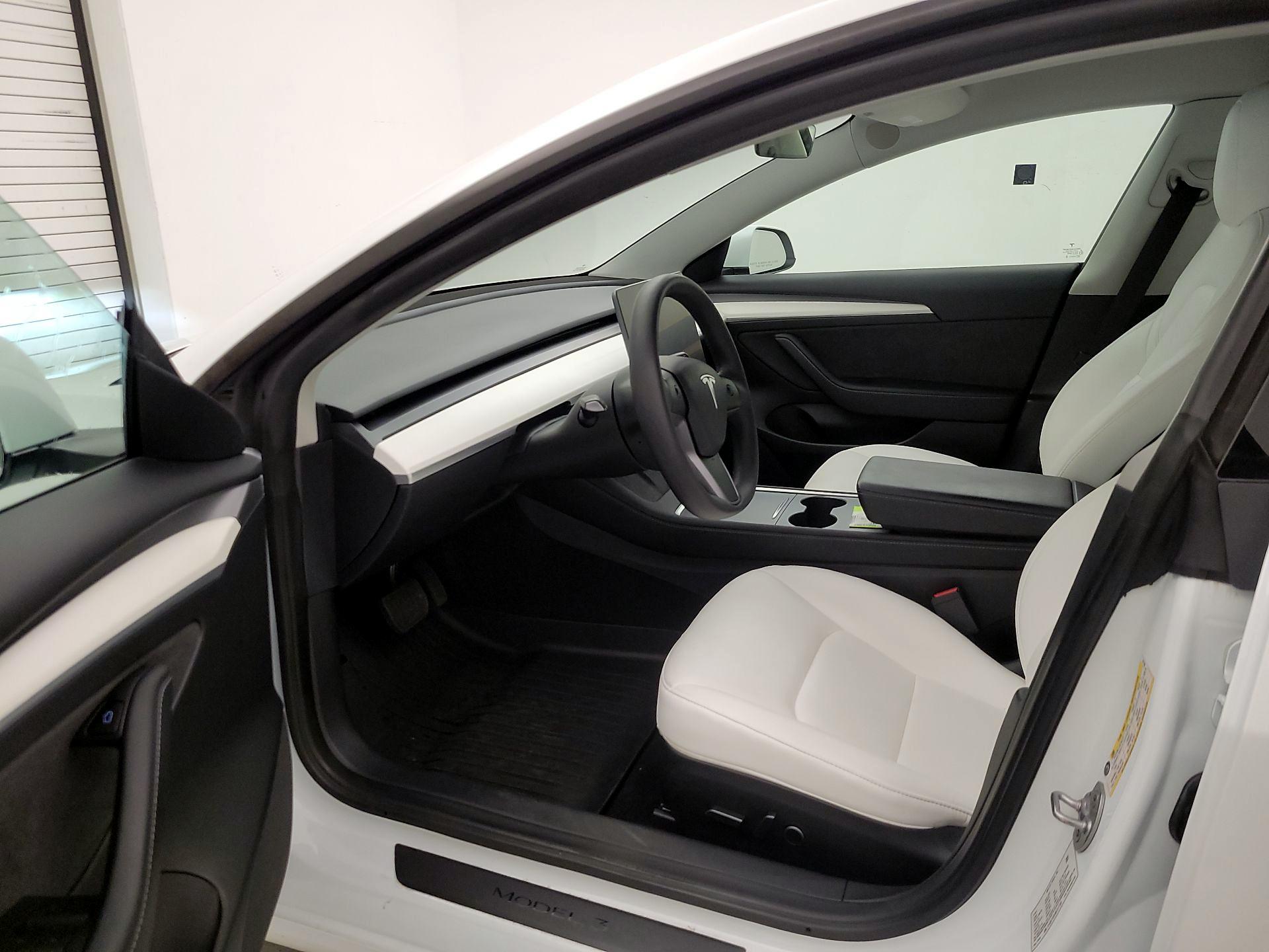 Thumbnail: 2022 Tesla Model 3 - 11