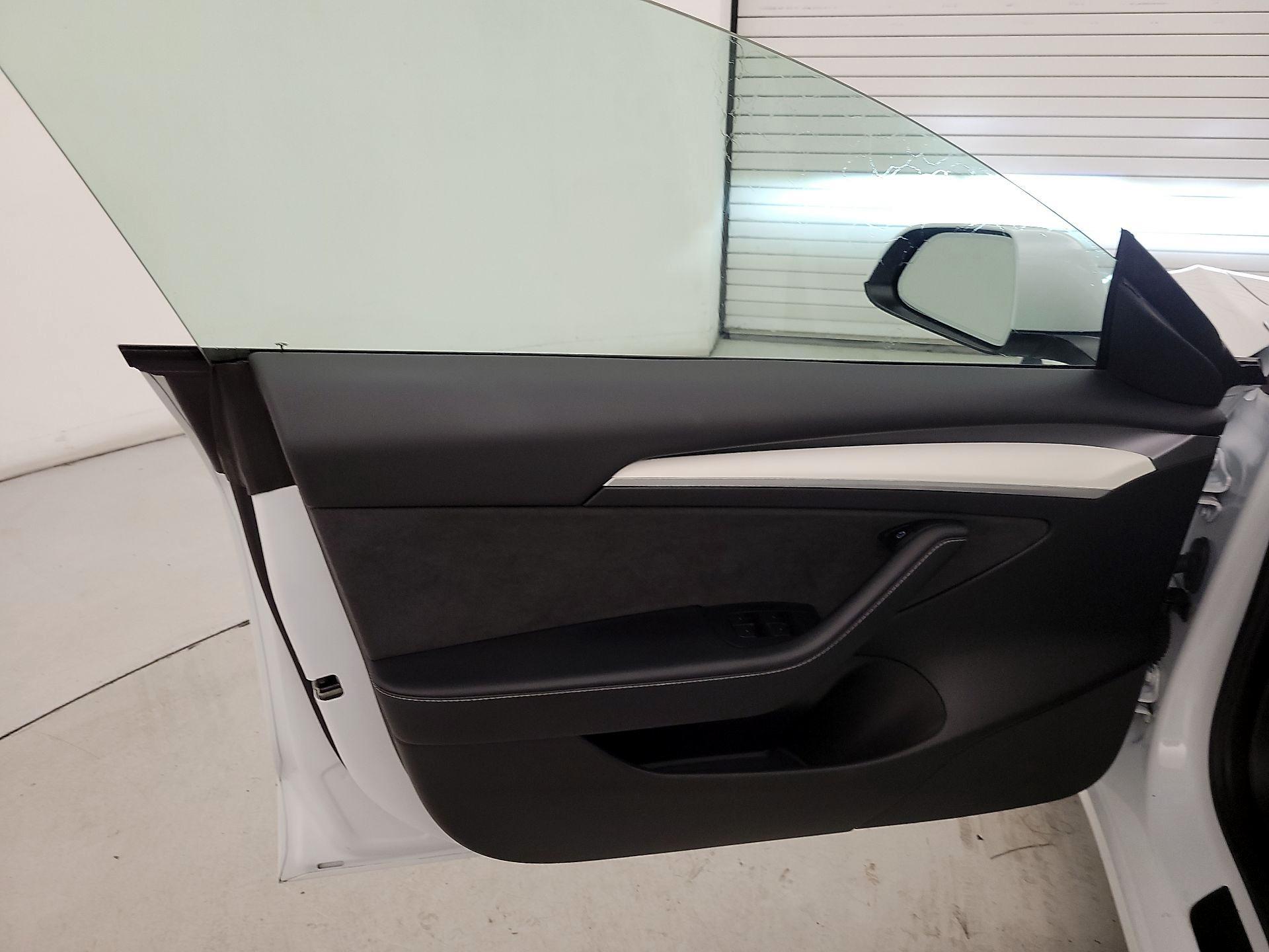 Thumbnail: 2022 Tesla Model 3 - 12