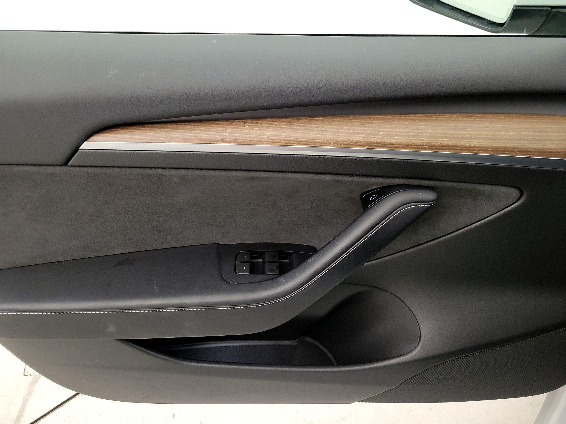 Thumbnail: 2022 Tesla Model 3 - 12