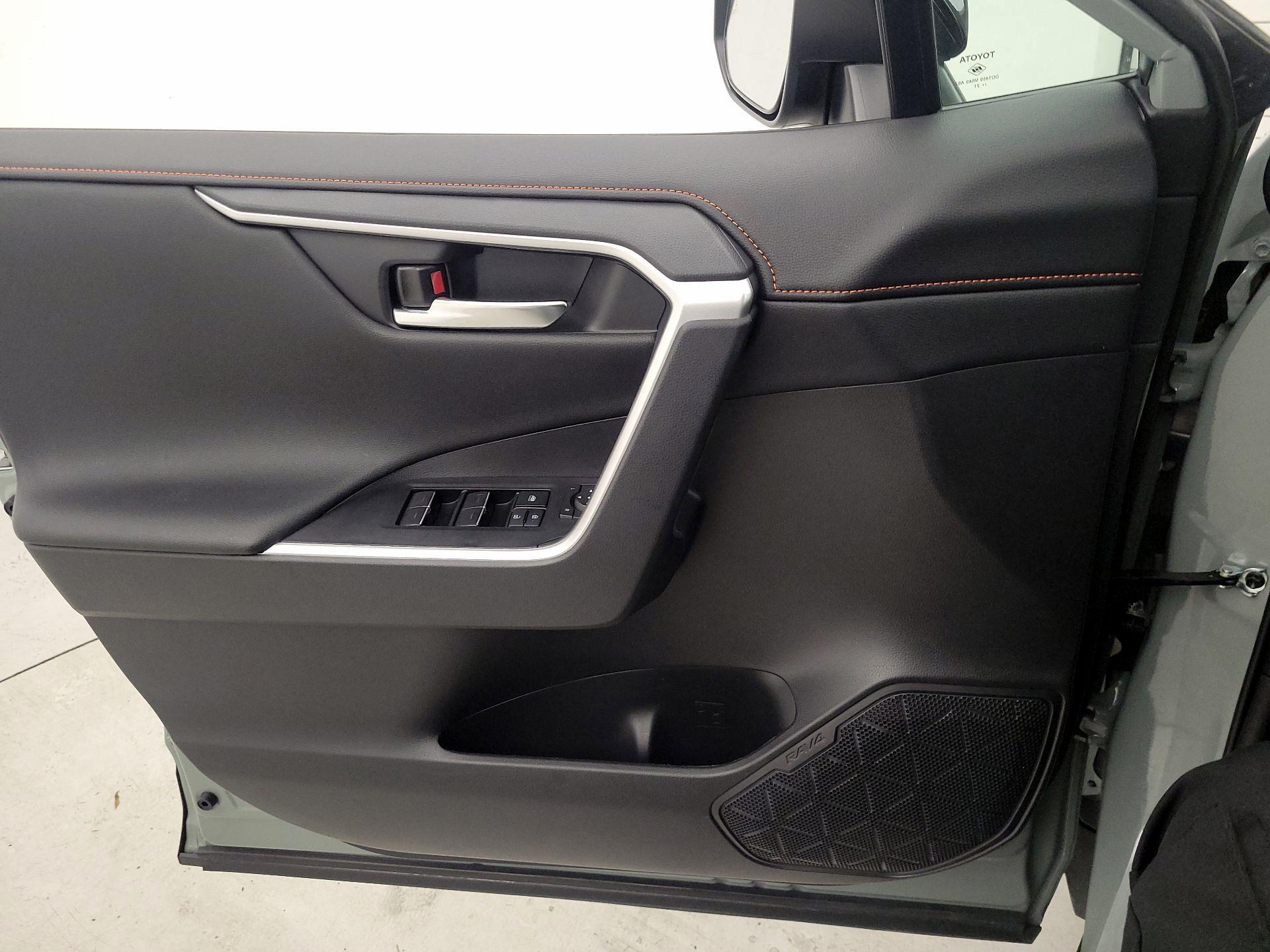 Thumbnail: 2022 Toyota RAV4 - 12