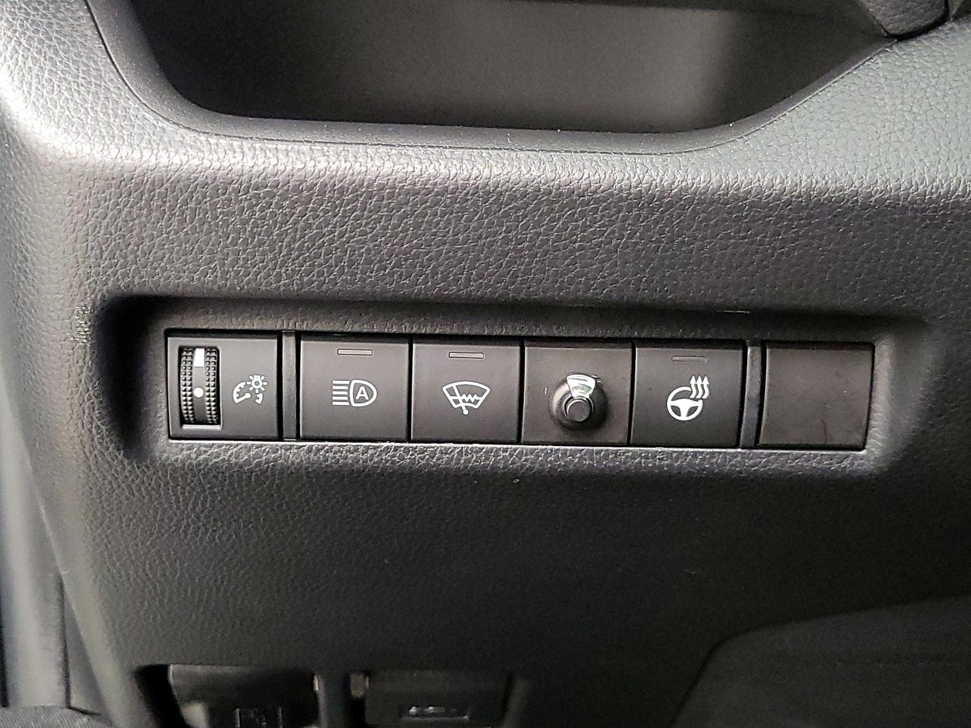 Thumbnail: 2022 Toyota RAV4 - 13