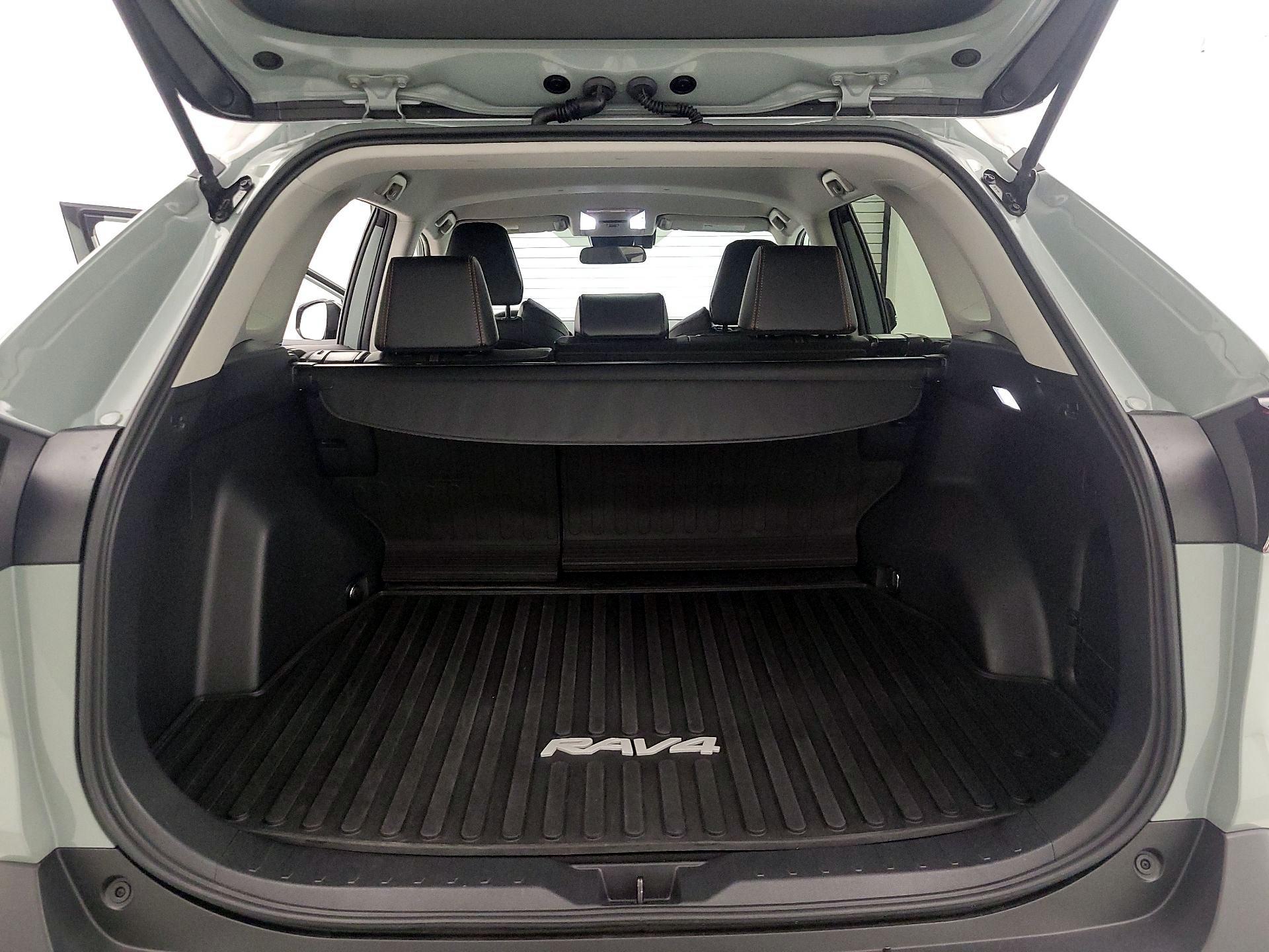 Thumbnail: 2022 Toyota RAV4 - 20