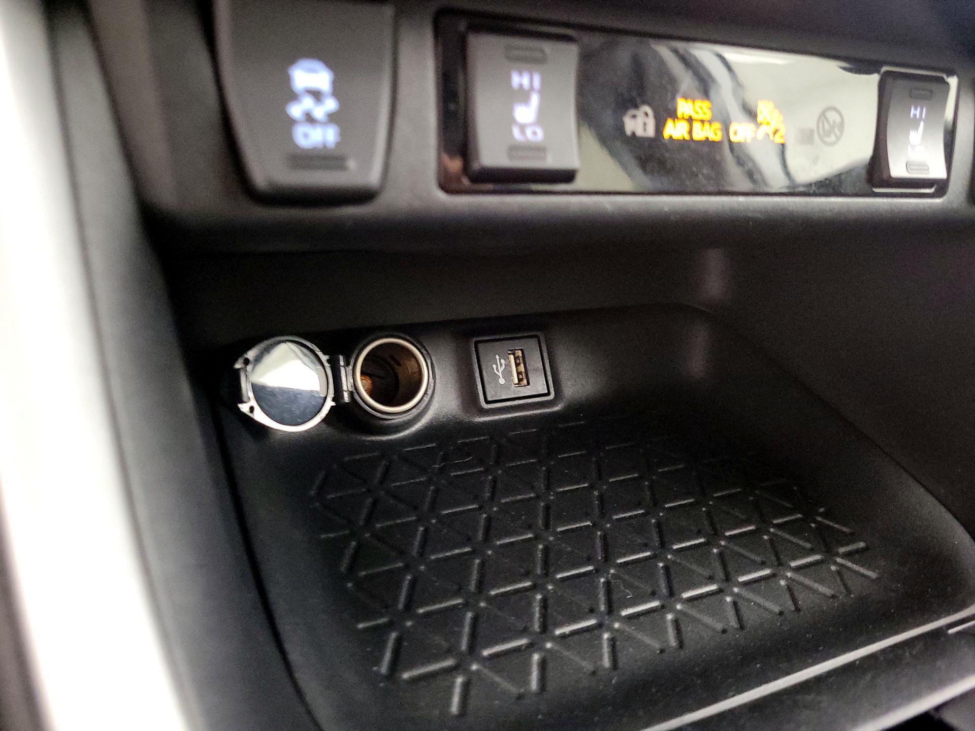 Thumbnail: 2024 Toyota RAV4 - 18