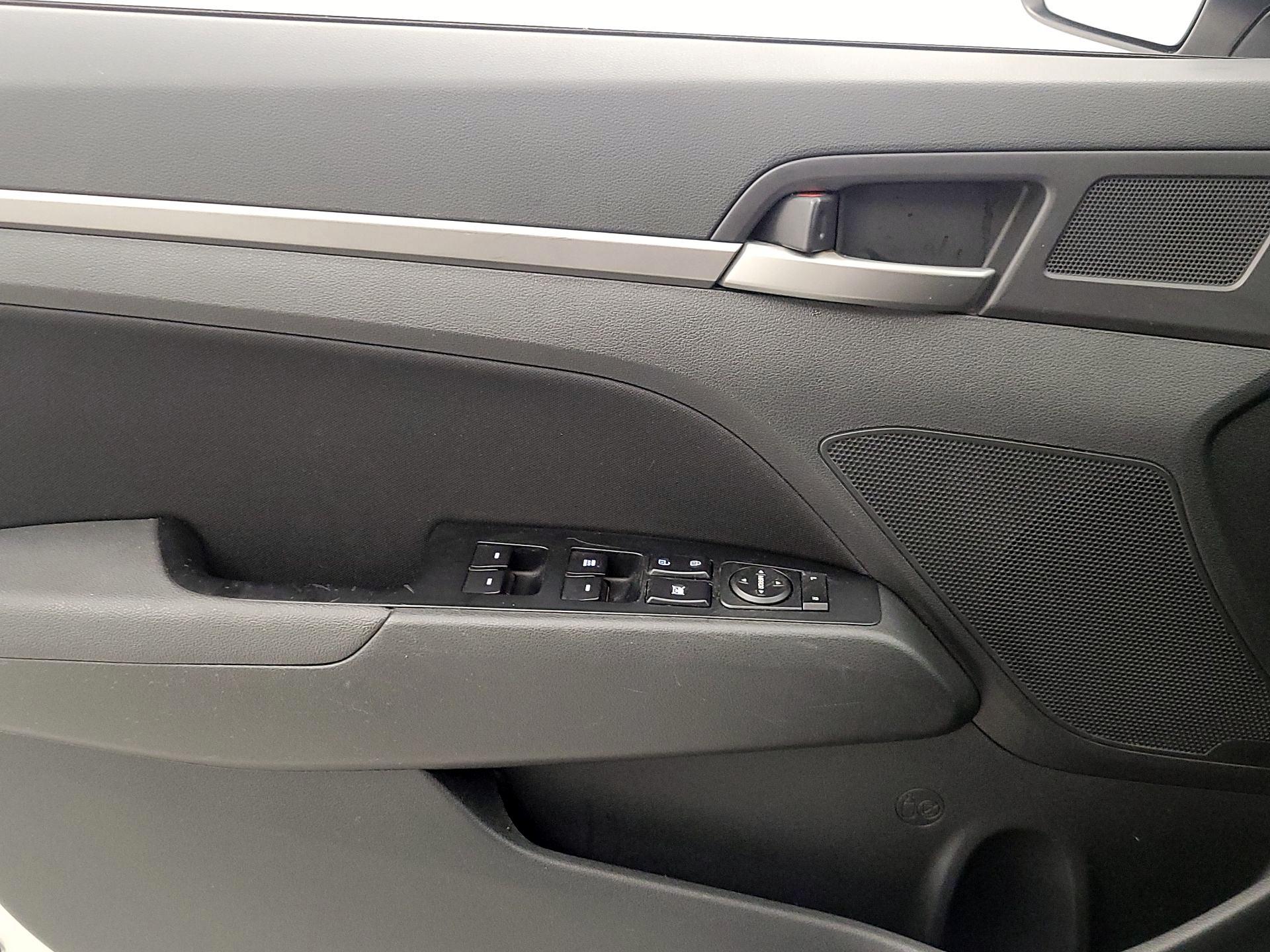 Thumbnail: 2018 Hyundai Elantra - 12