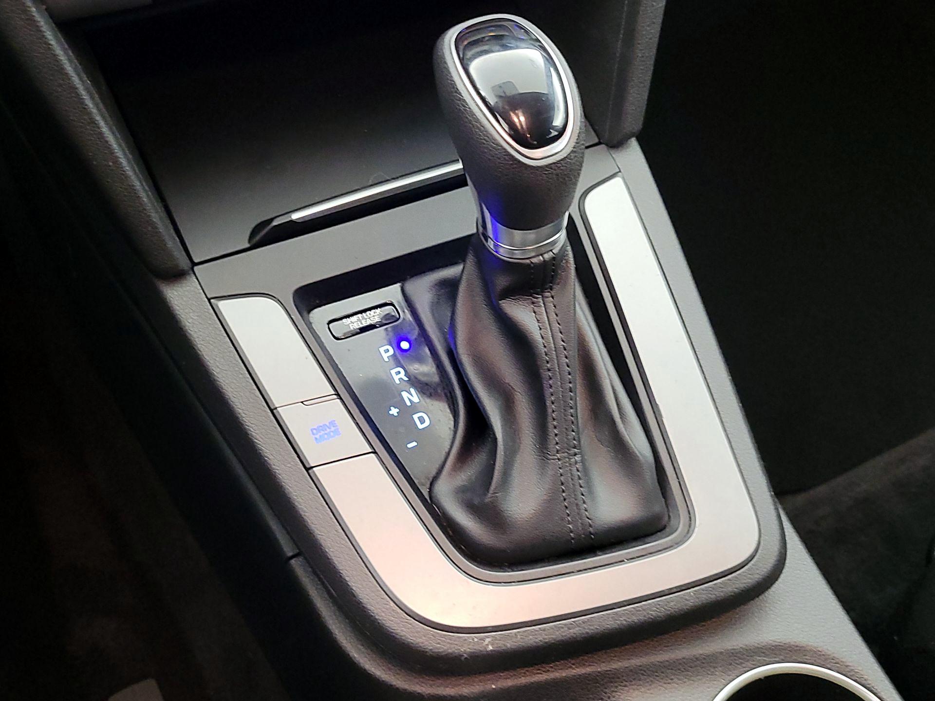 Thumbnail: 2018 Hyundai Elantra - 17