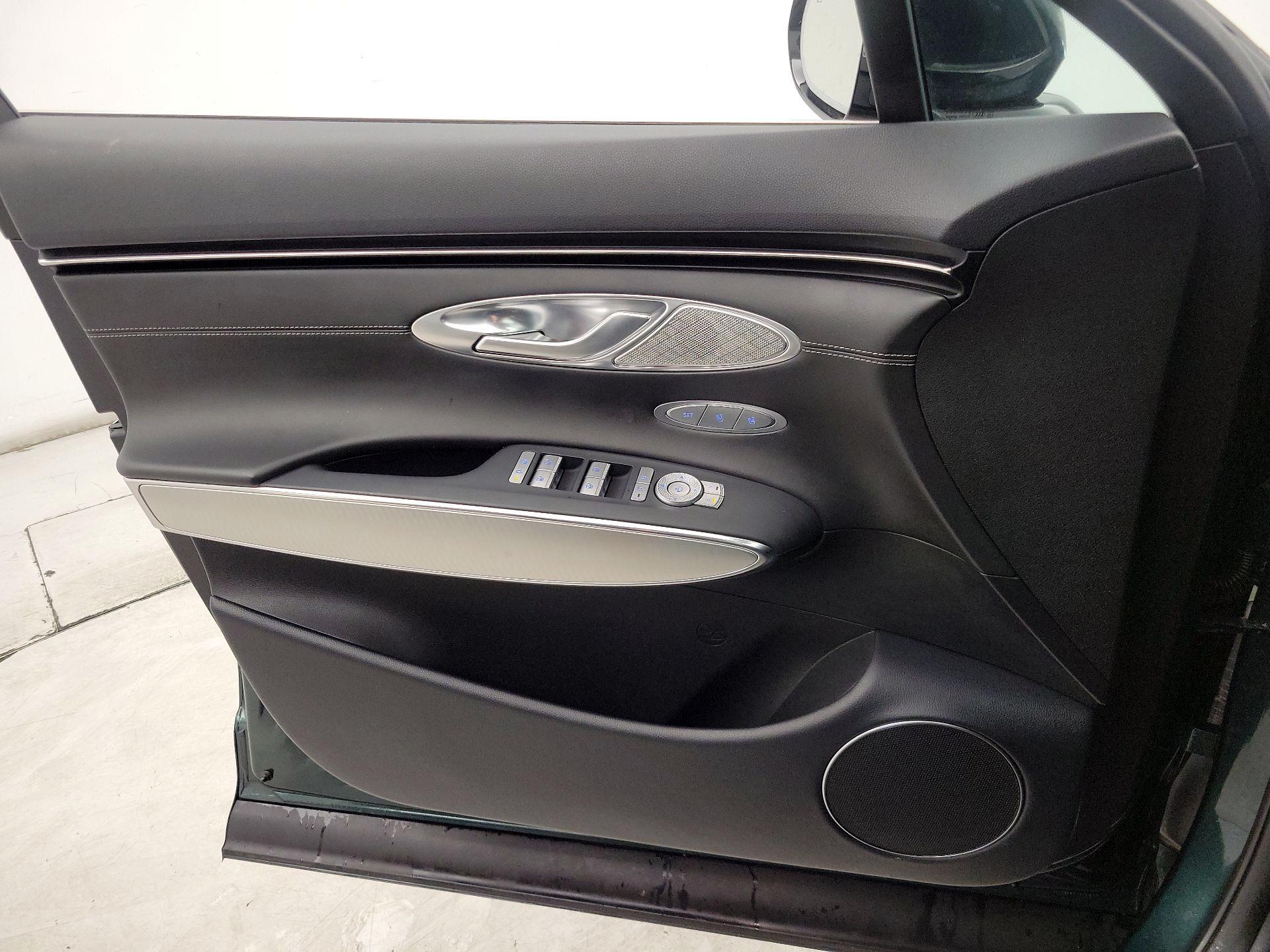 Thumbnail: 2023 Genesis GV70 - 12