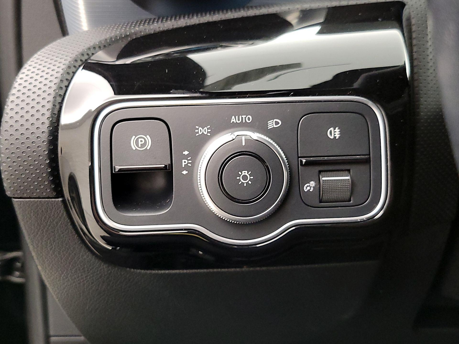 Thumbnail: 2022 Mercedes-Benz A-Class - 13