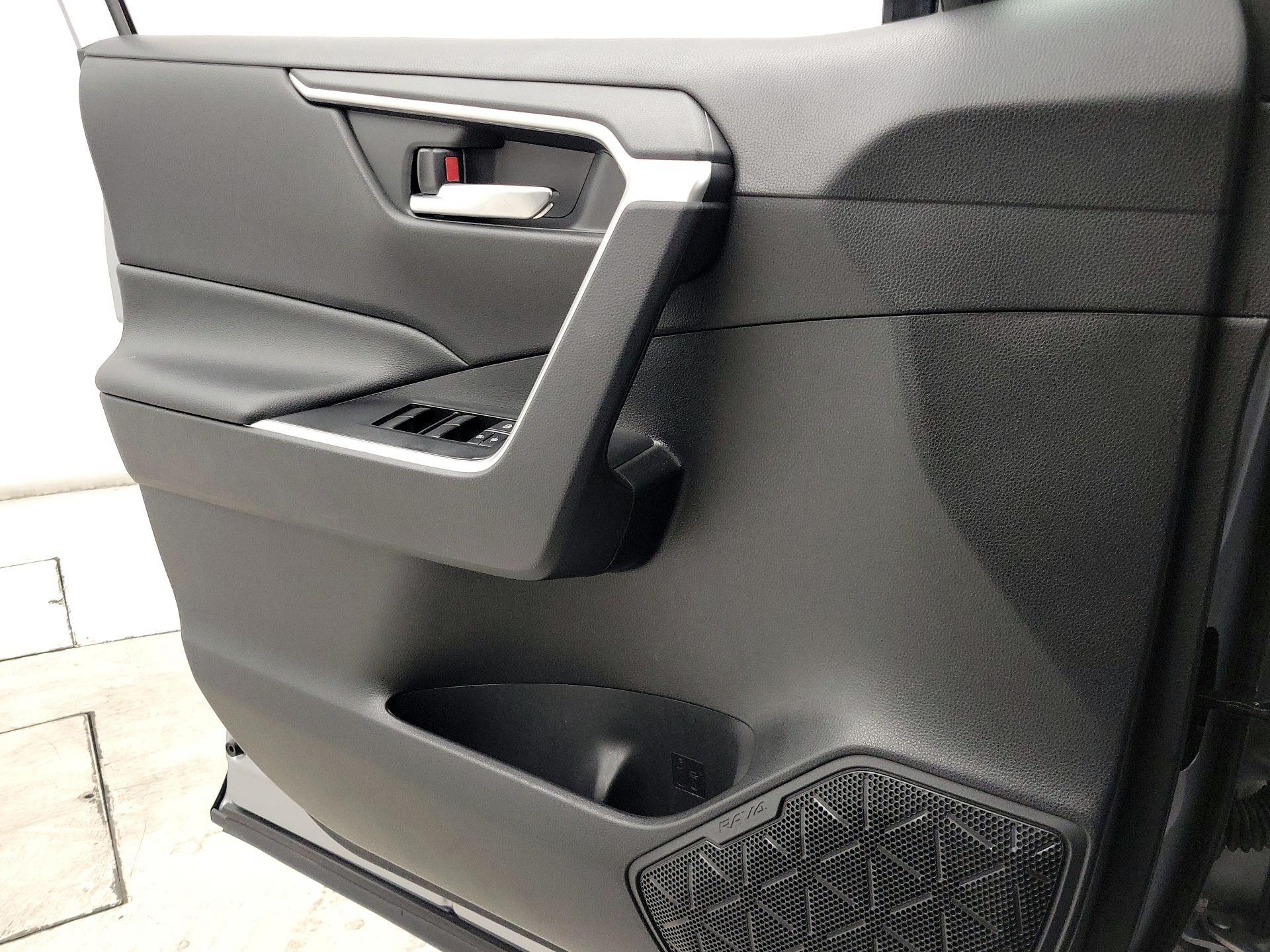 Thumbnail: 2021 Toyota RAV4 - 12