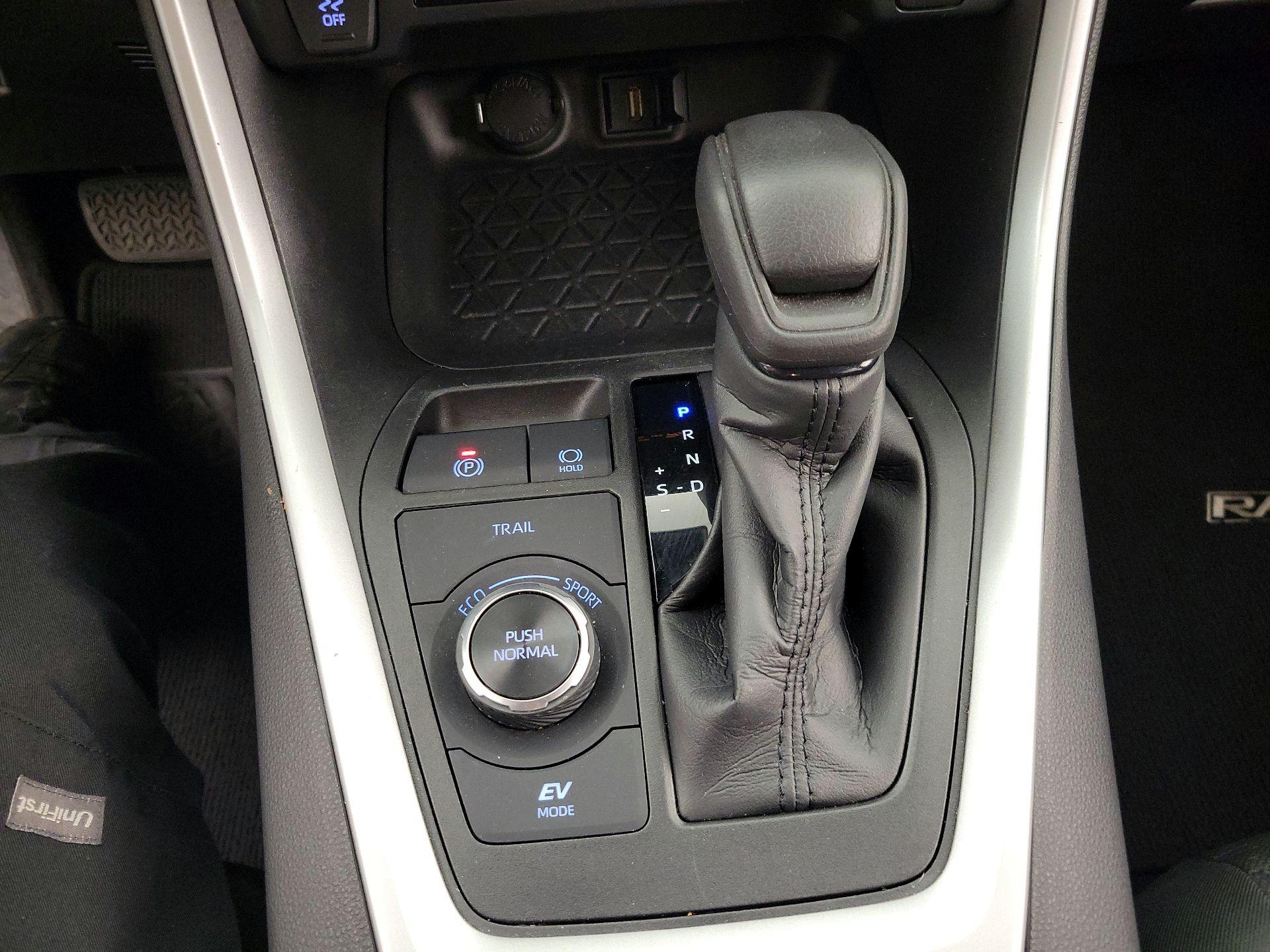 Thumbnail: 2021 Toyota RAV4 - 17