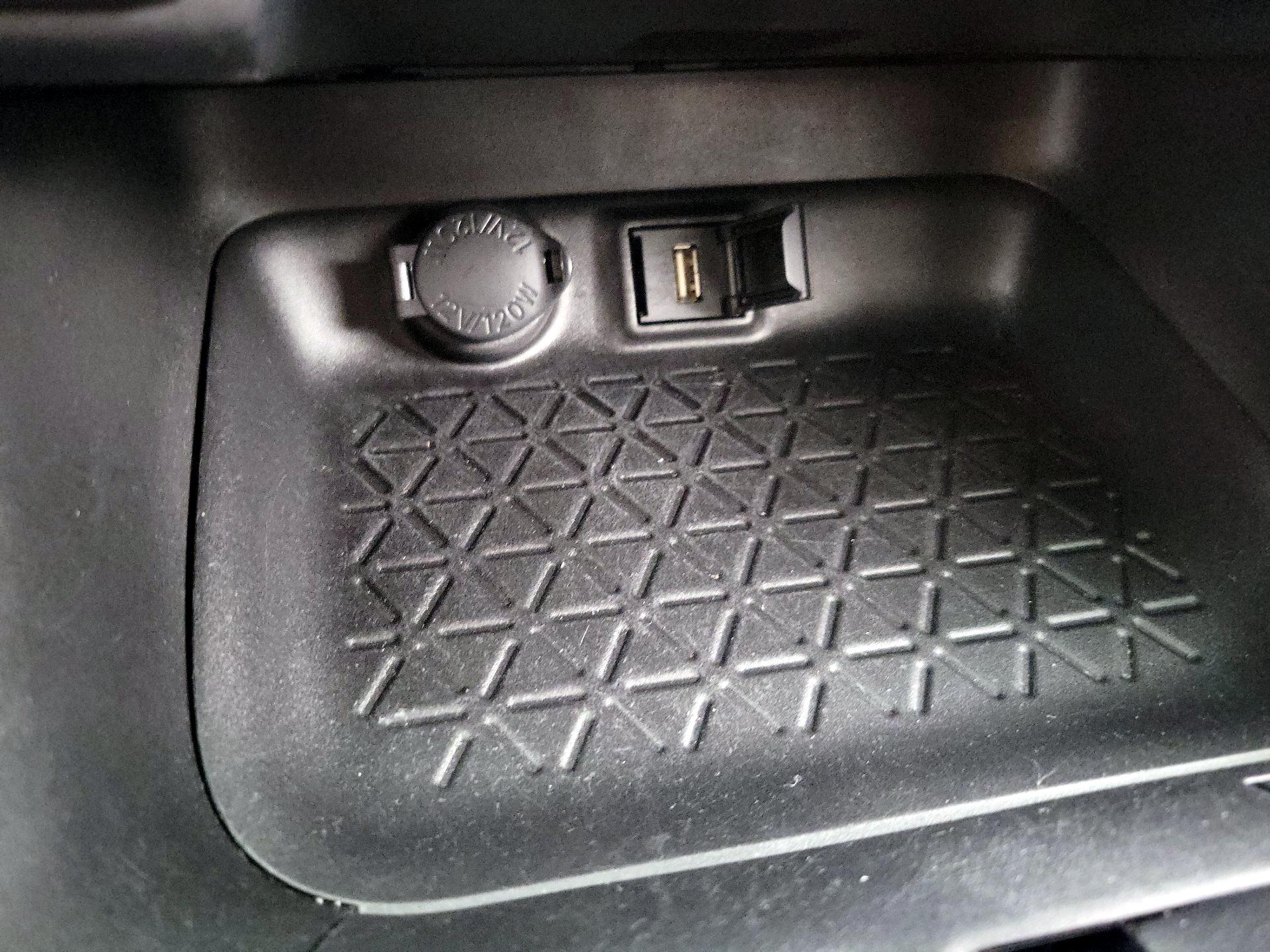 Thumbnail: 2021 Toyota RAV4 - 18