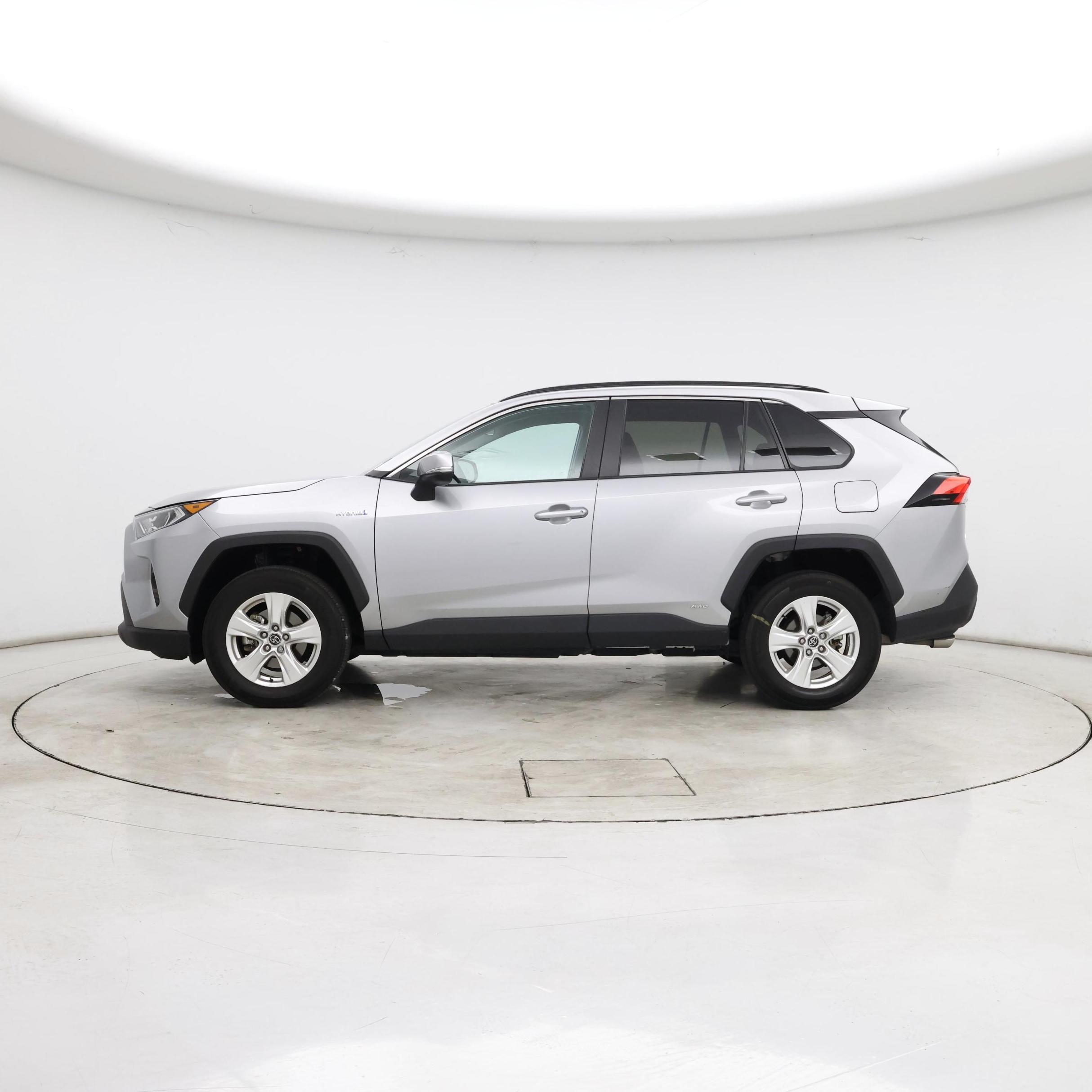Thumbnail: 2021 Toyota RAV4 - 3