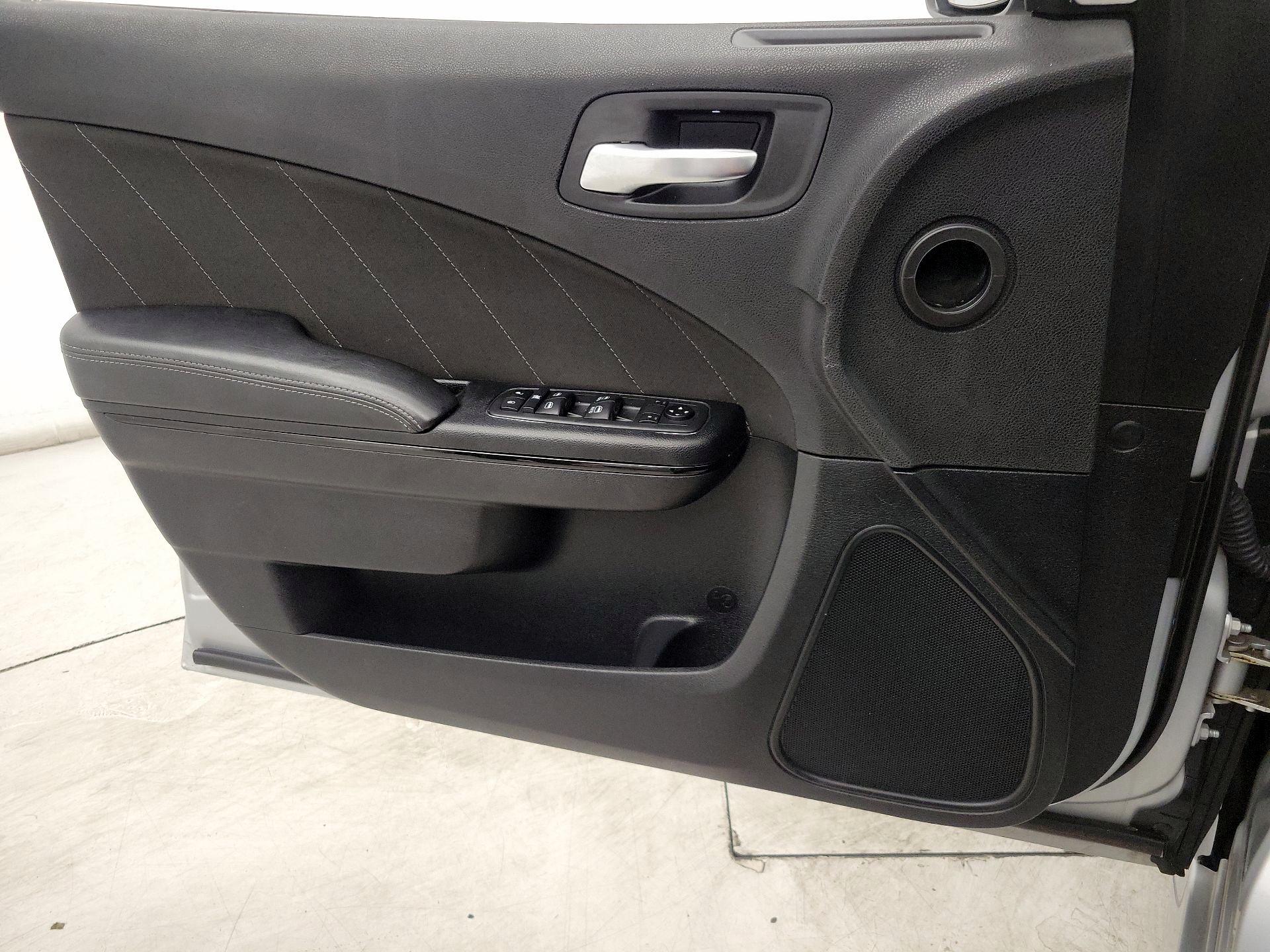 Thumbnail: 2020 Dodge Charger - 12