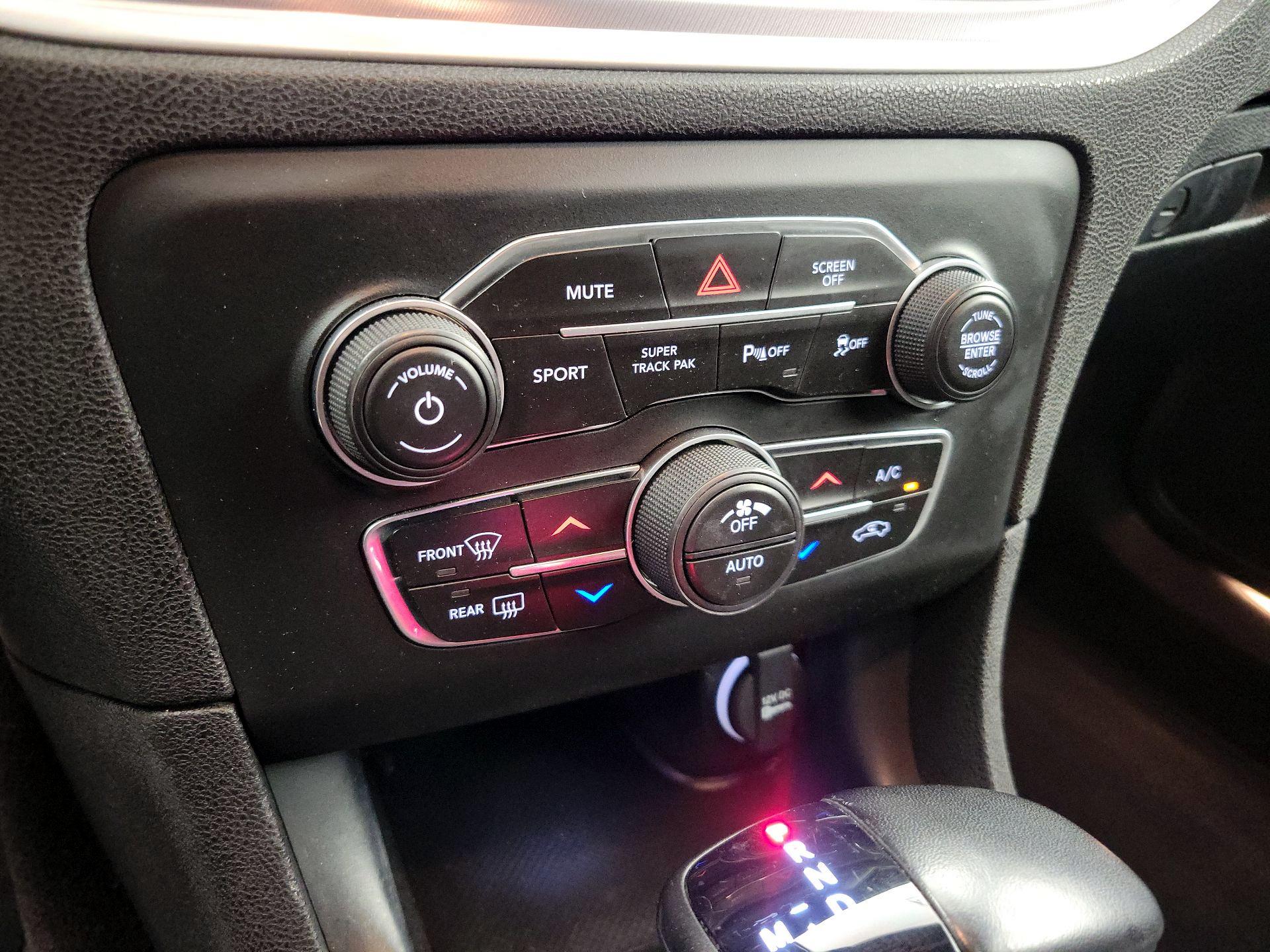 Thumbnail: 2020 Dodge Charger - 16