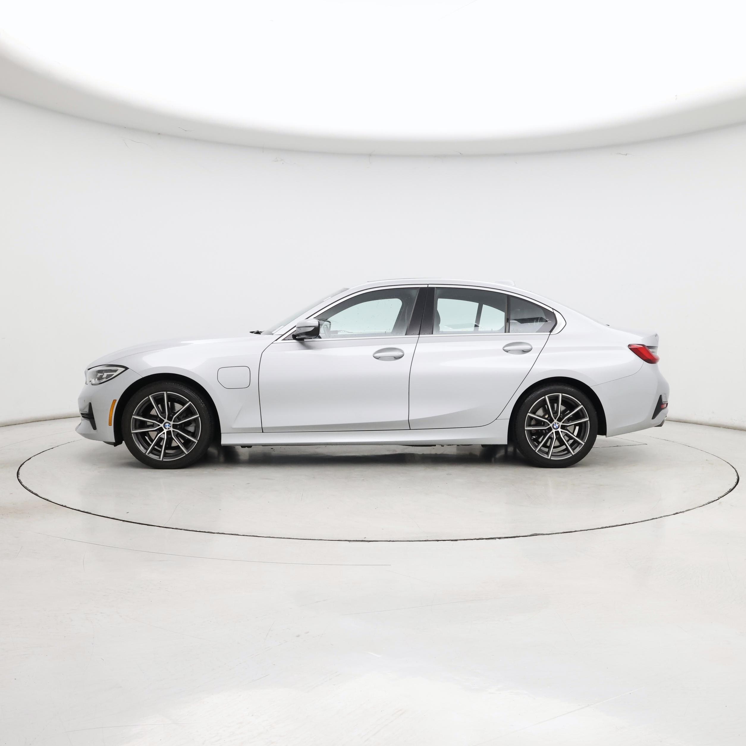 Thumbnail: 2021 BMW 3 Series - 3