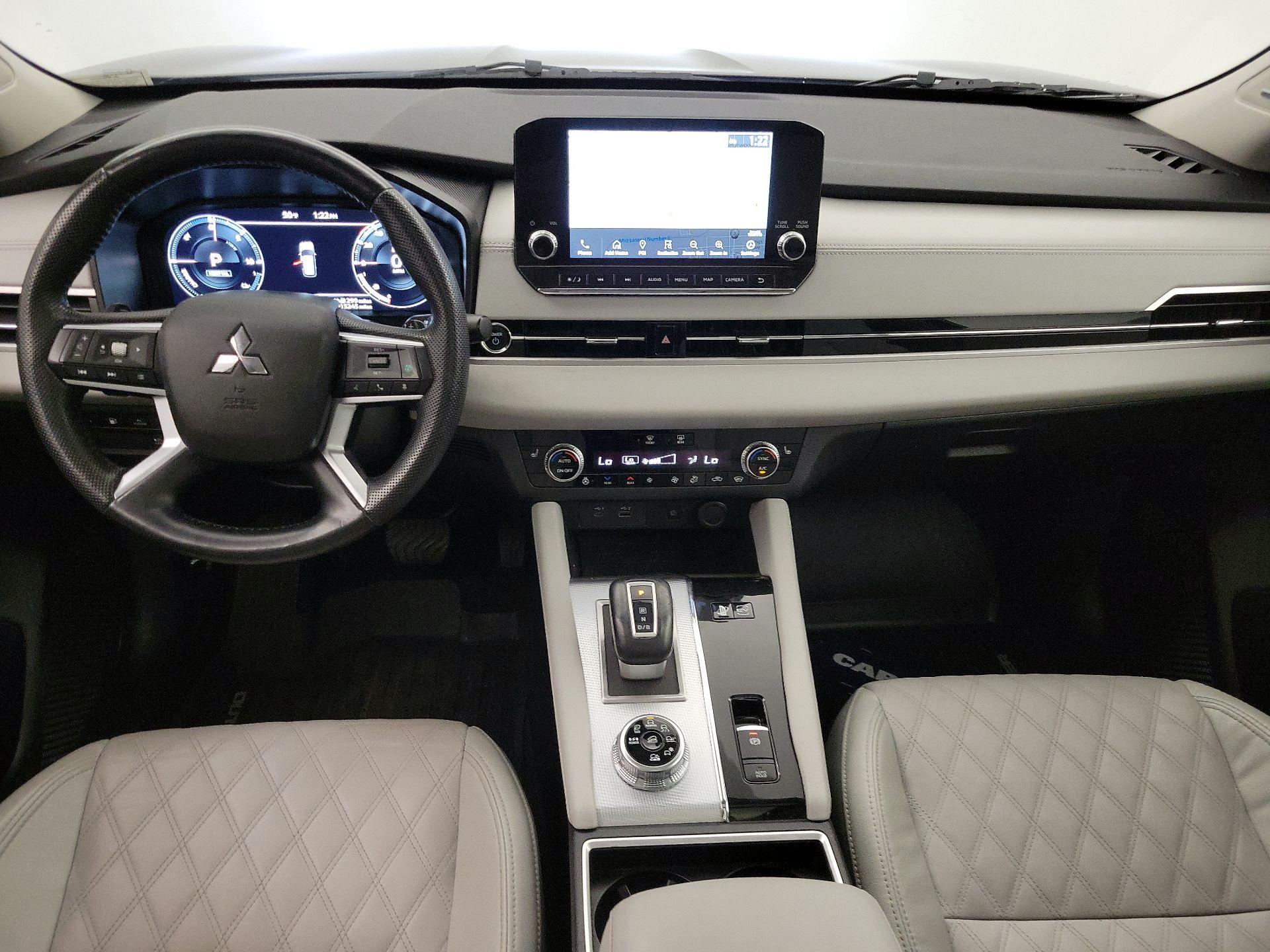 Thumbnail: 2023 Mitsubishi Outlander - 9