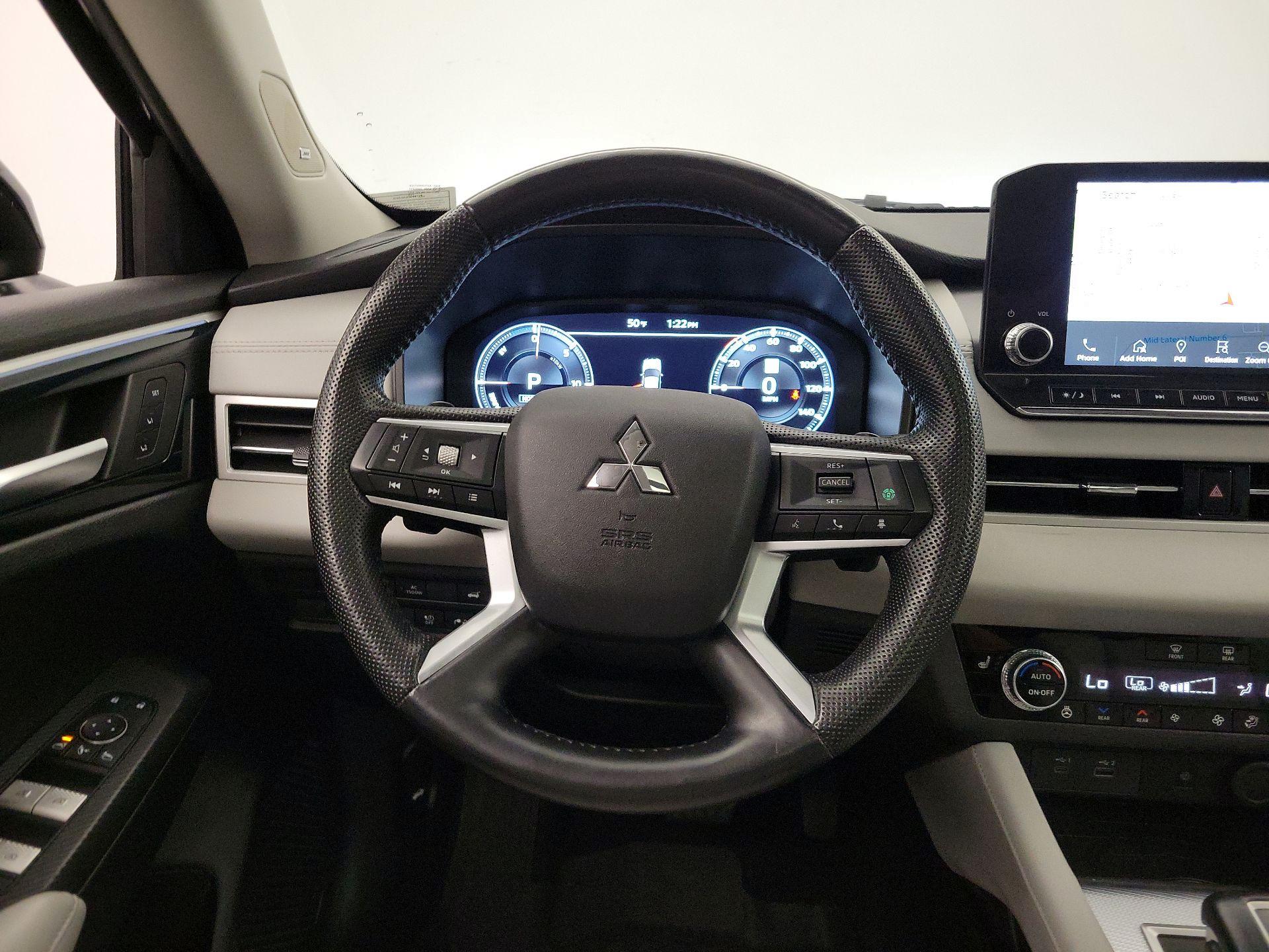 Thumbnail: 2023 Mitsubishi Outlander - 10