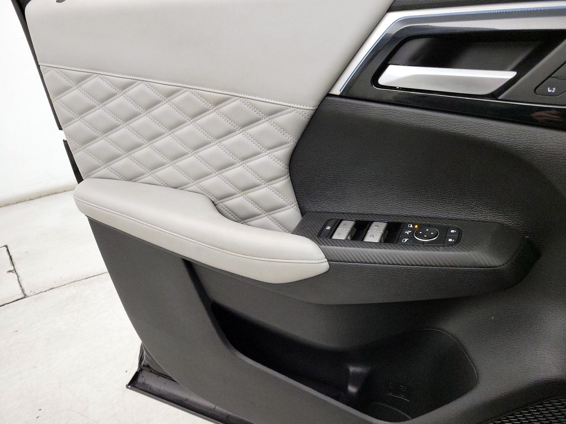 Thumbnail: 2023 Mitsubishi Outlander - 12