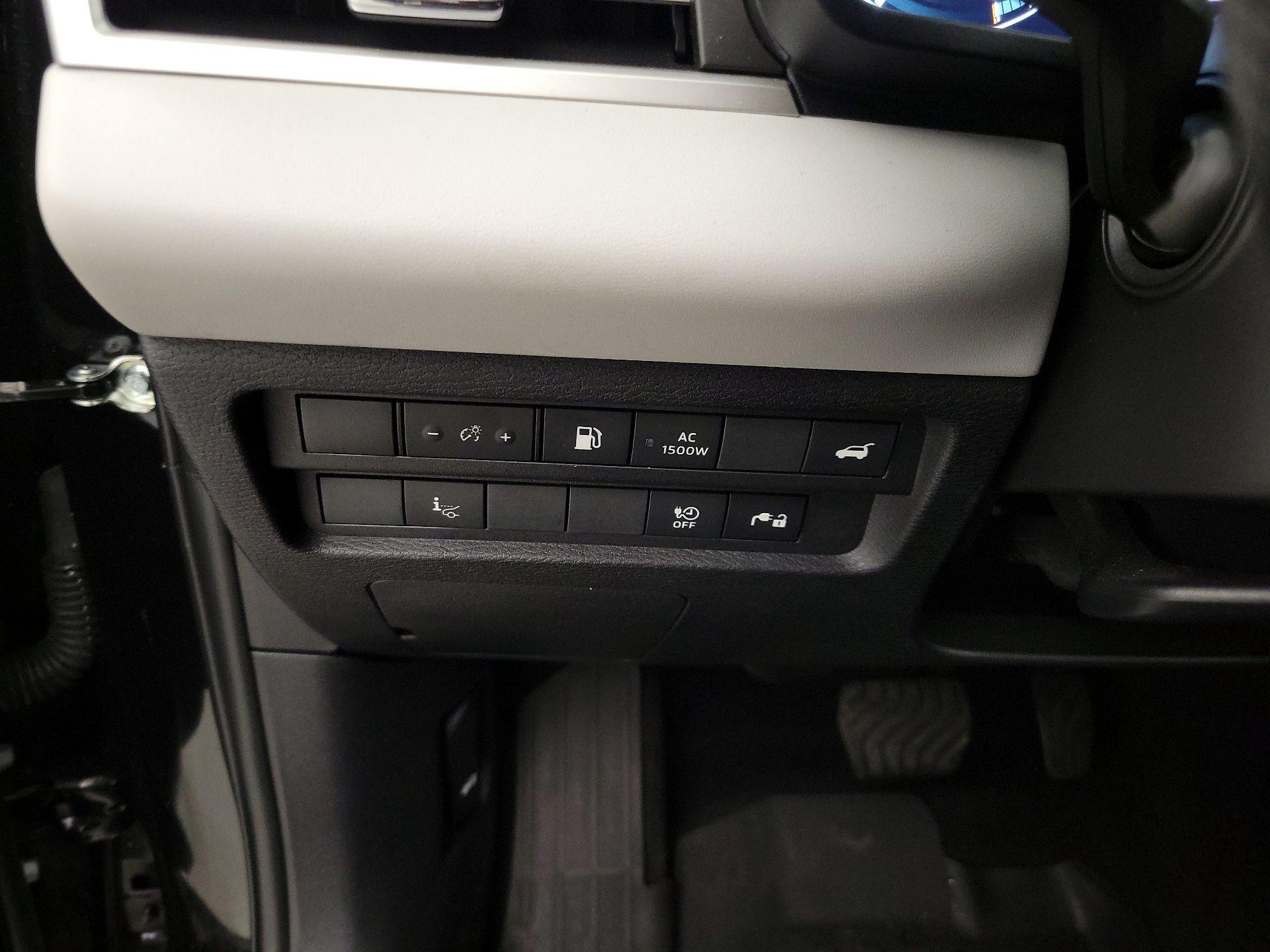 Thumbnail: 2023 Mitsubishi Outlander - 13