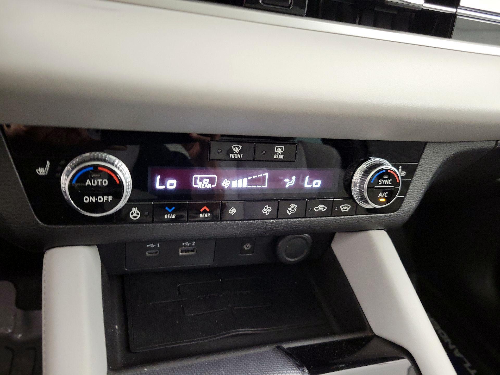 Thumbnail: 2023 Mitsubishi Outlander - 17