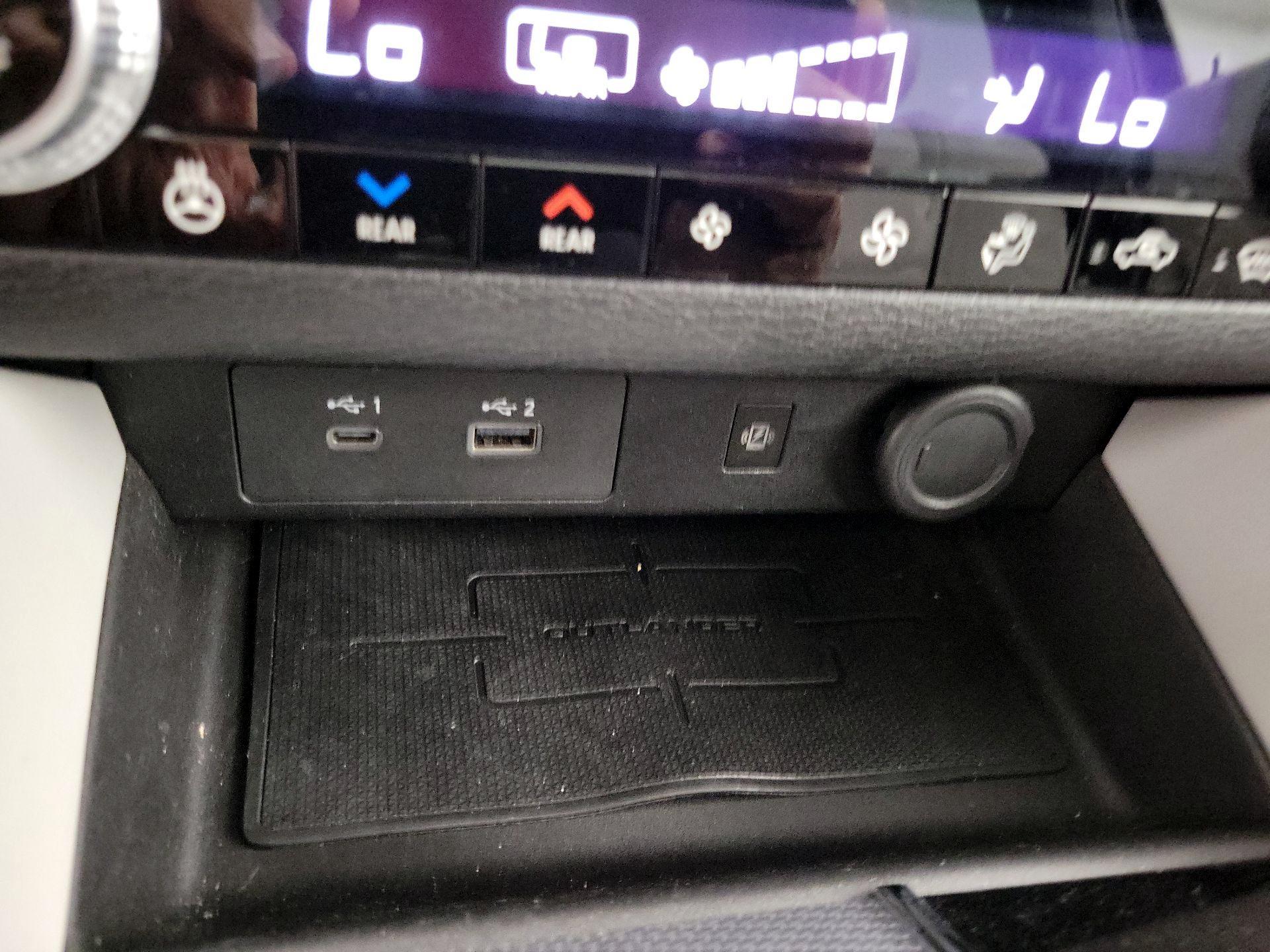 Thumbnail: 2023 Mitsubishi Outlander - 19