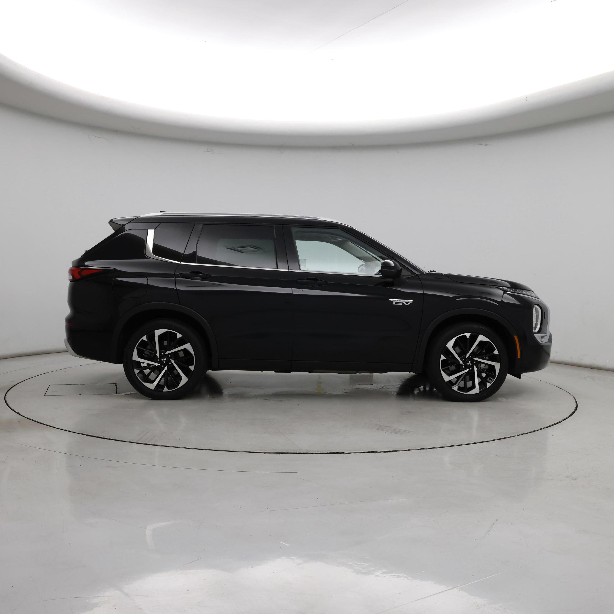 Thumbnail: 2023 Mitsubishi Outlander - 7