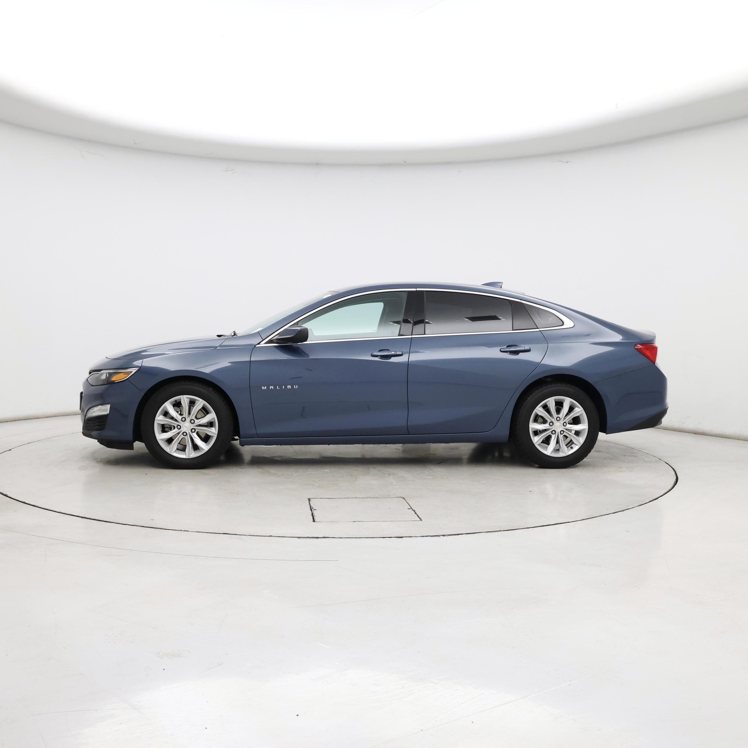 Thumbnail: 2024 Chevrolet Malibu - 3