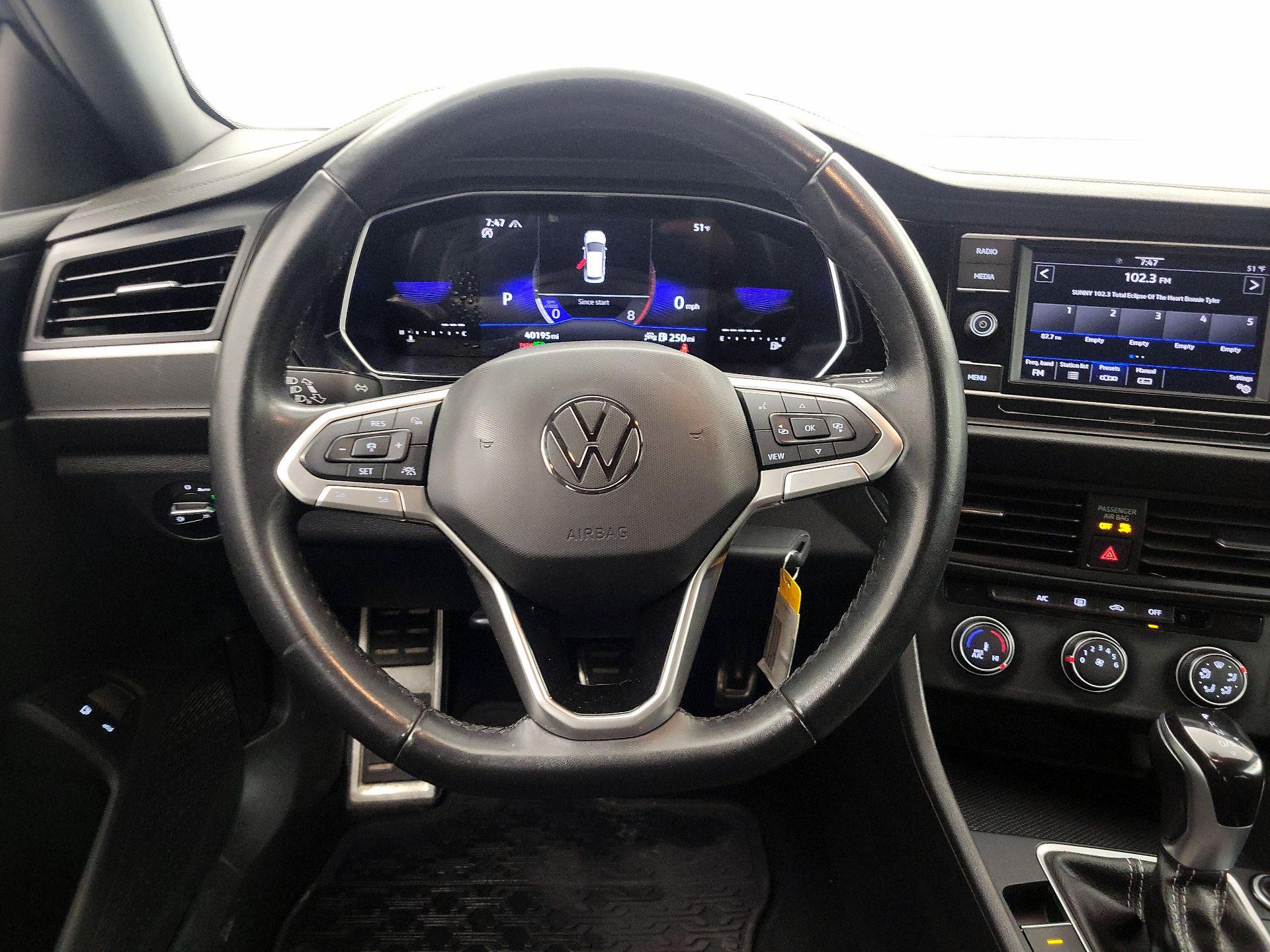 Thumbnail: 2023 Volkswagen Jetta - 10