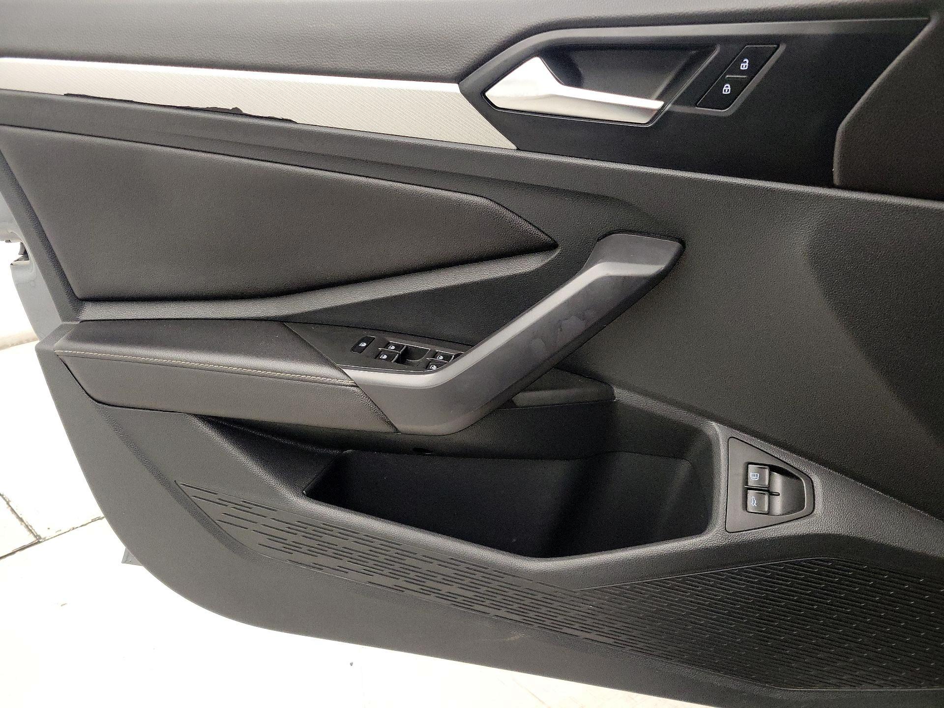 Thumbnail: 2023 Volkswagen Jetta - 12