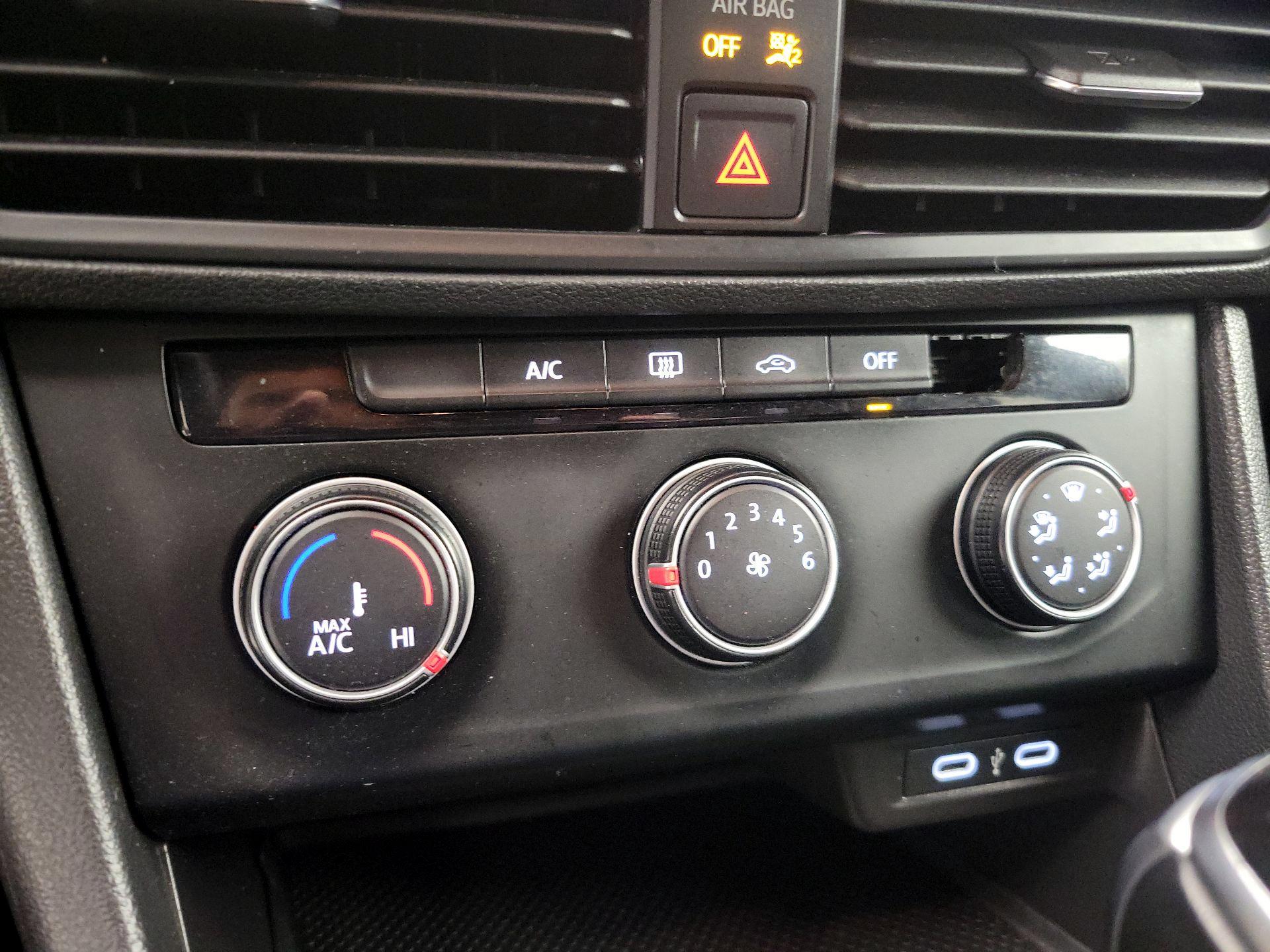 Thumbnail: 2023 Volkswagen Jetta - 16