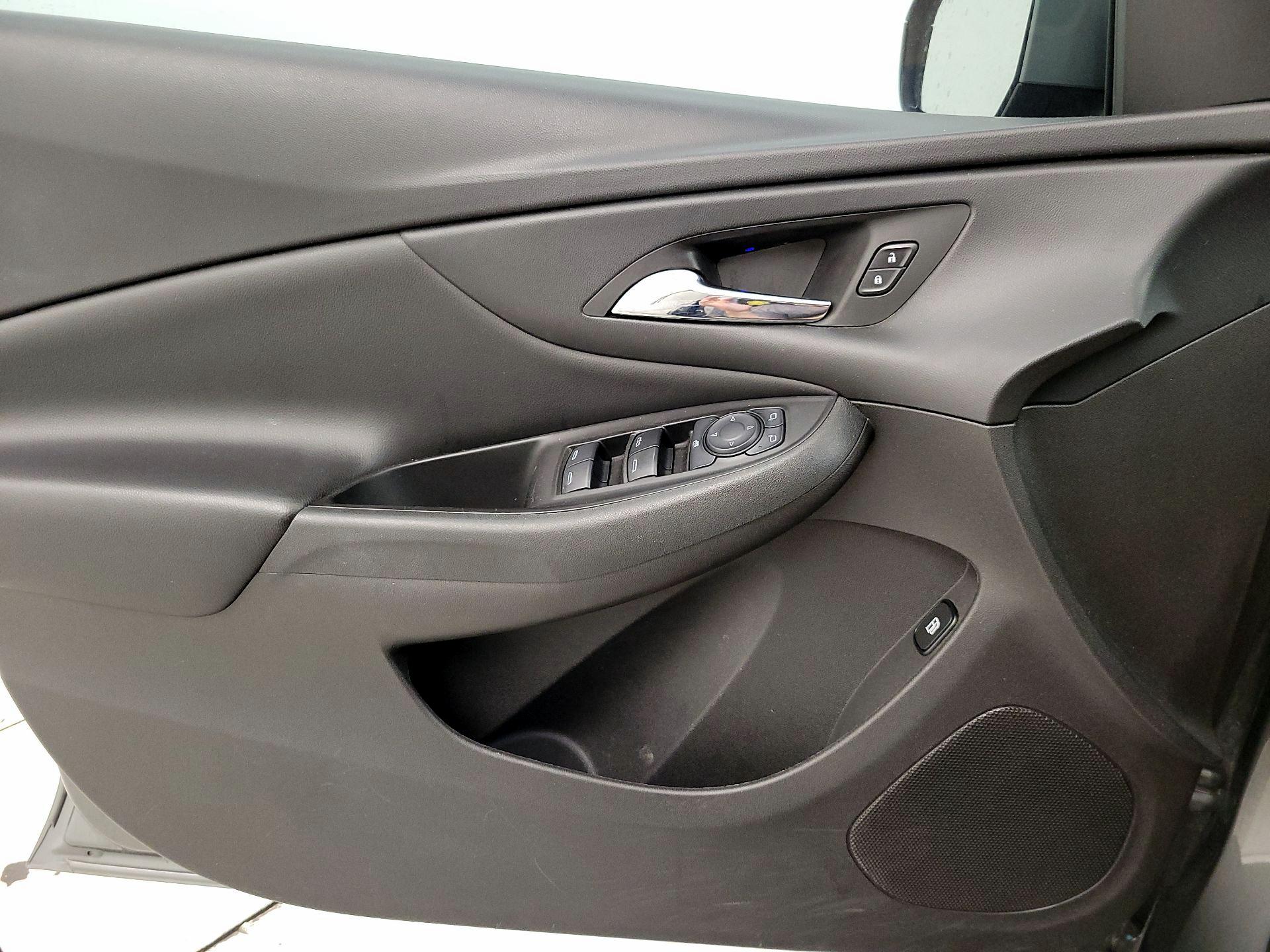 Thumbnail: 2017 Chevrolet Volt - 12