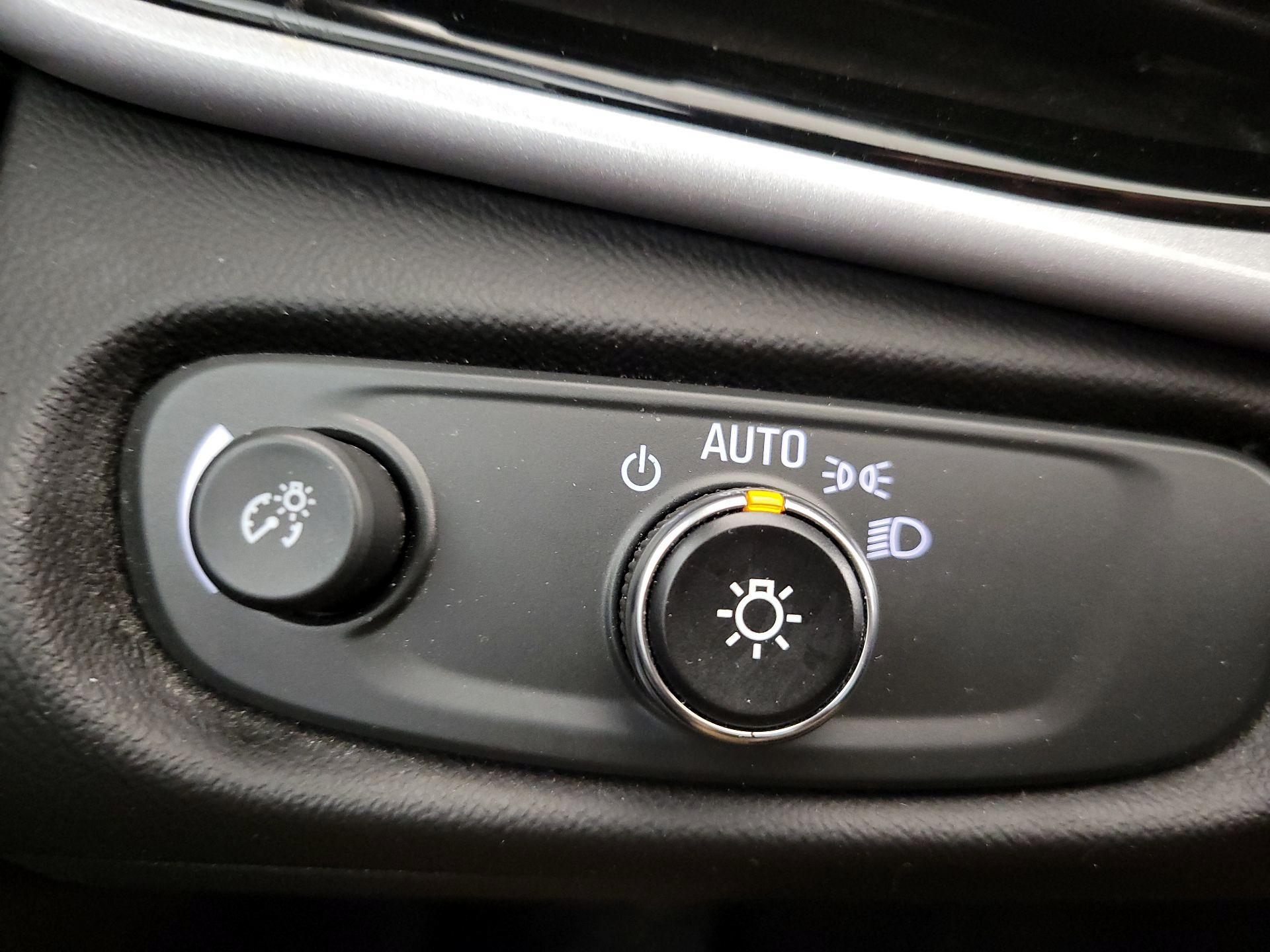 Thumbnail: 2017 Chevrolet Volt - 13